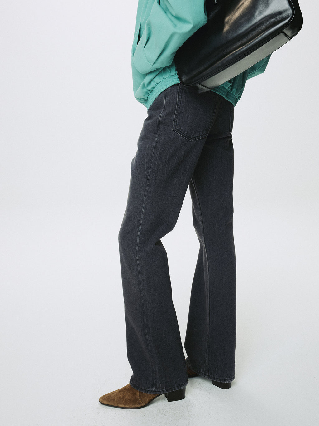 FLARED-LEG DISTRESSED DENIM JEANS_ WASHED BLACK
