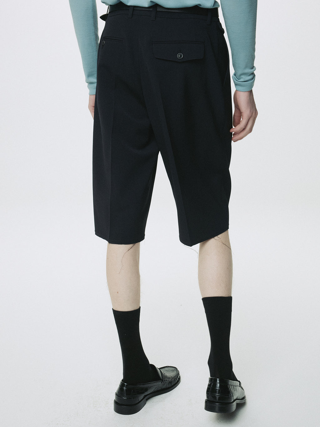 RAW-CUT WOOL PLEATED TAILORED SHORTS_ DARK NAVY