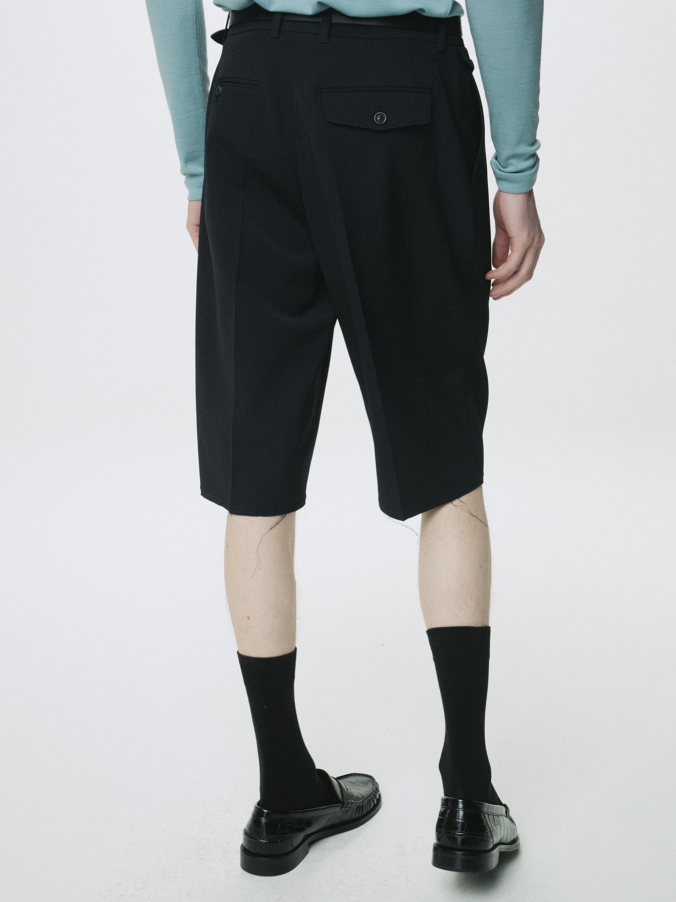 RAW-CUT WOOL PLEATED TAILORED SHORTS_ DARK NAVY