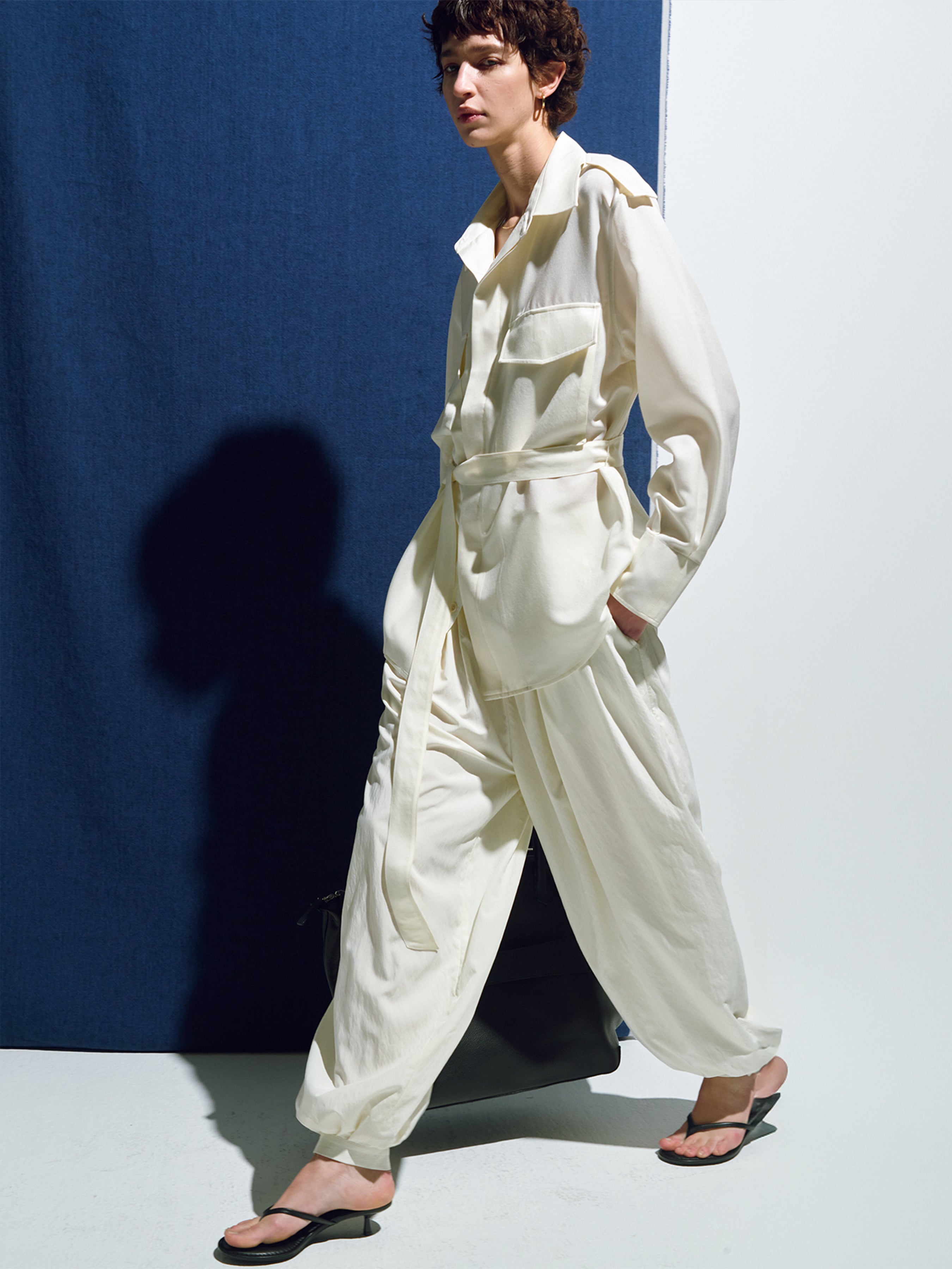 (W) PLEATED VOLUMINOUS PANTS_ OFF WHITE