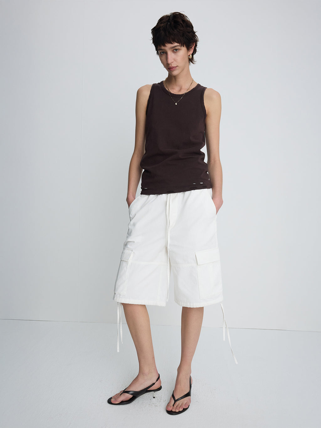 (W) GARMENT-WASHED CARGO SHORTS_ OFF WHITE