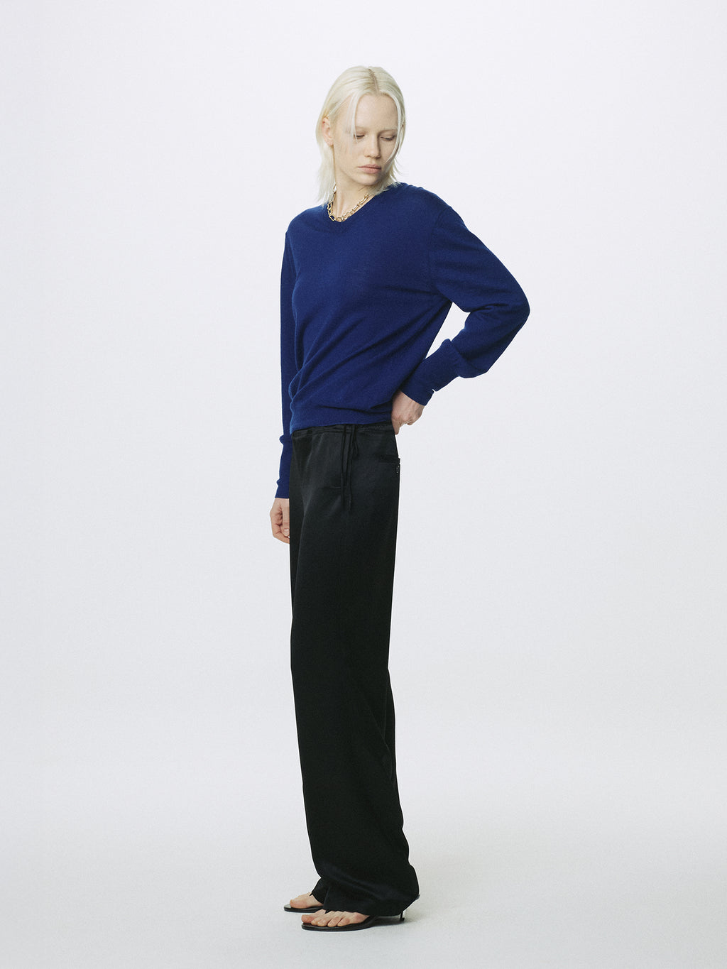 (W) AIRY CASHMERE V-NECK_ BLUE