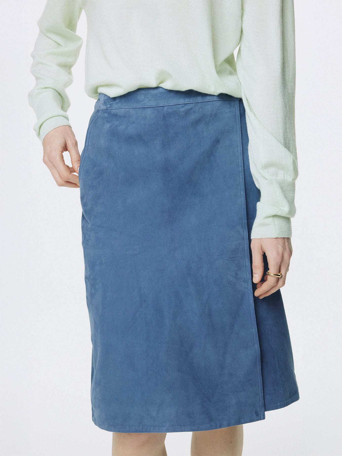 (W) GOAT SUEDE WRAP SKIRT_ MID BLUE
