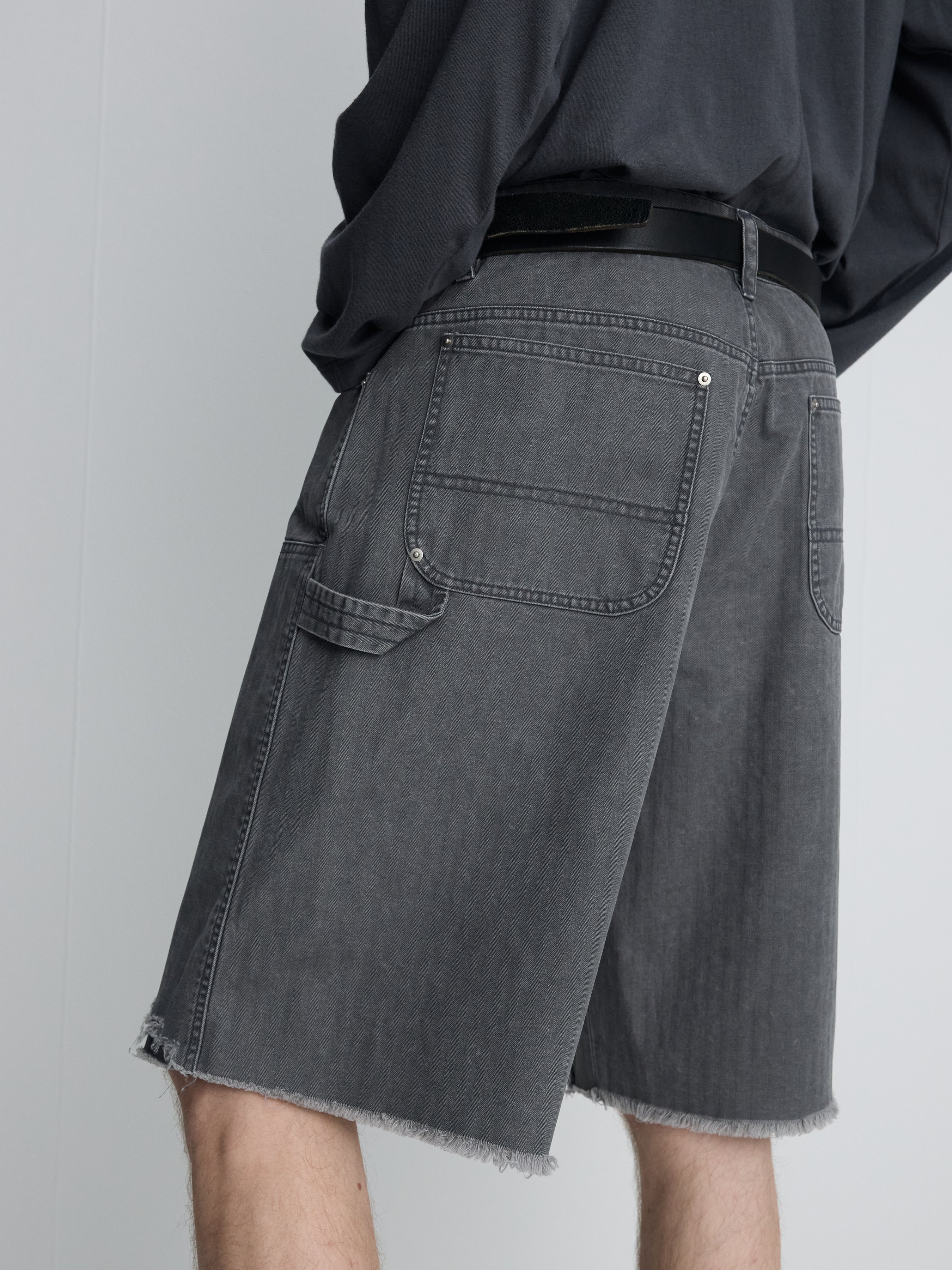 HAND DISTRESSED HBT DOUBLE KNEE SHORTS_ FADED CARBON
