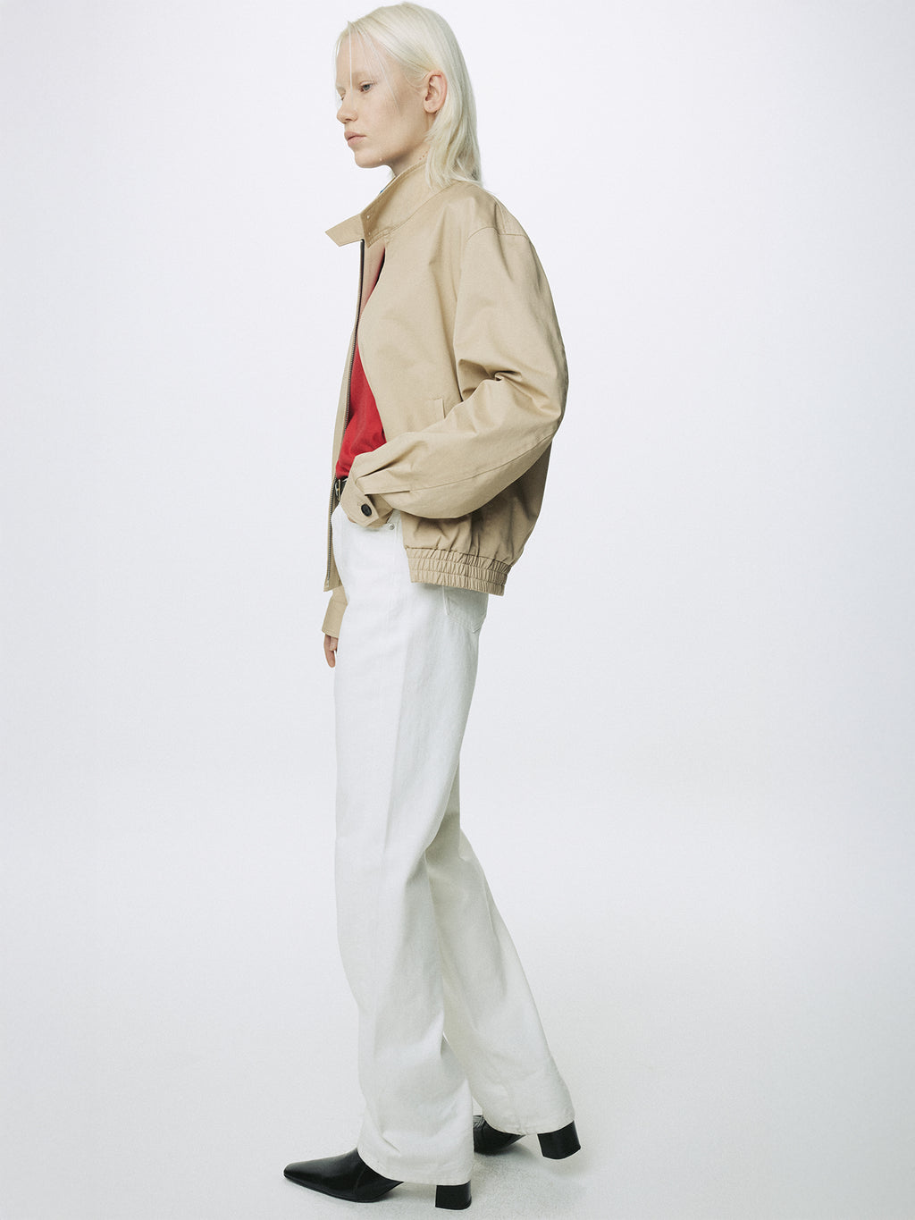 (W) TWISTED SEAM STRAIGHT-LEG DENIM JEANS_ OFF WHITE