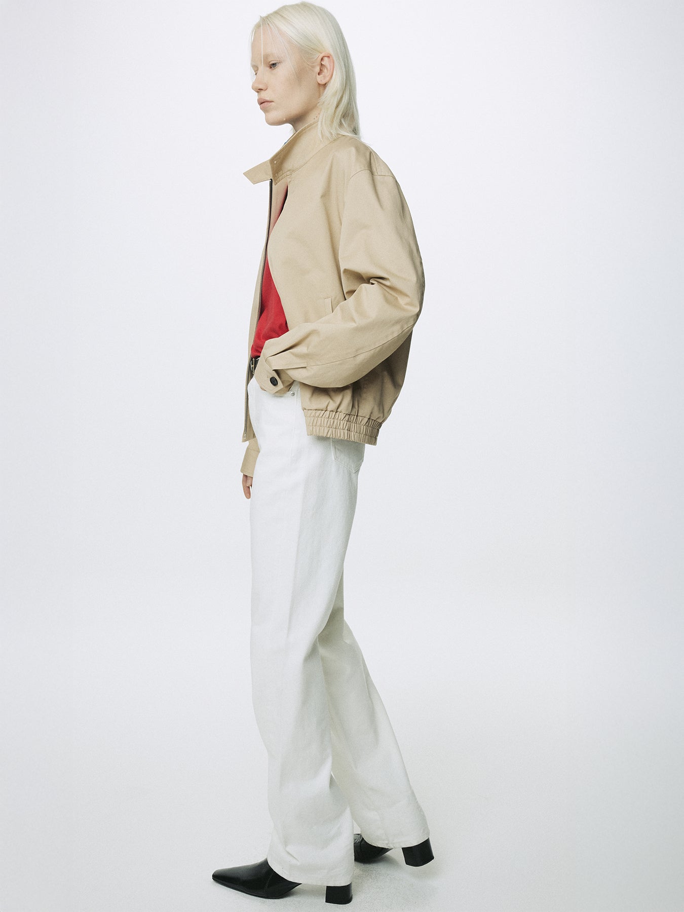(W) TWISTED SEAM STRAIGHT-LEG DENIM JEANS_ OFF WHITE
