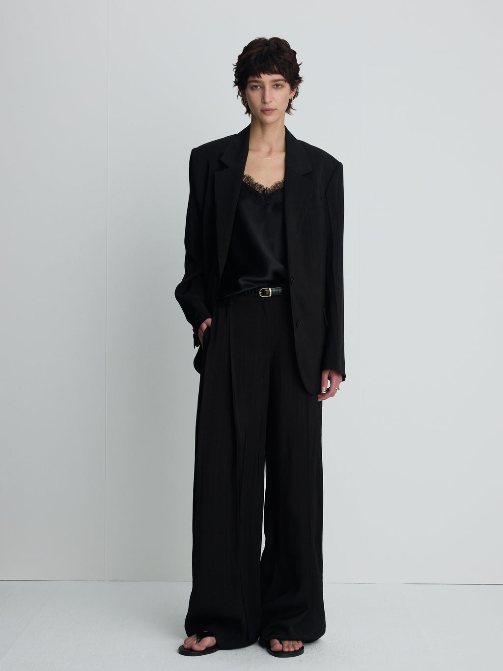 (W) AIRY WIDE LEG PLEATED TROUSERS_ BLACK