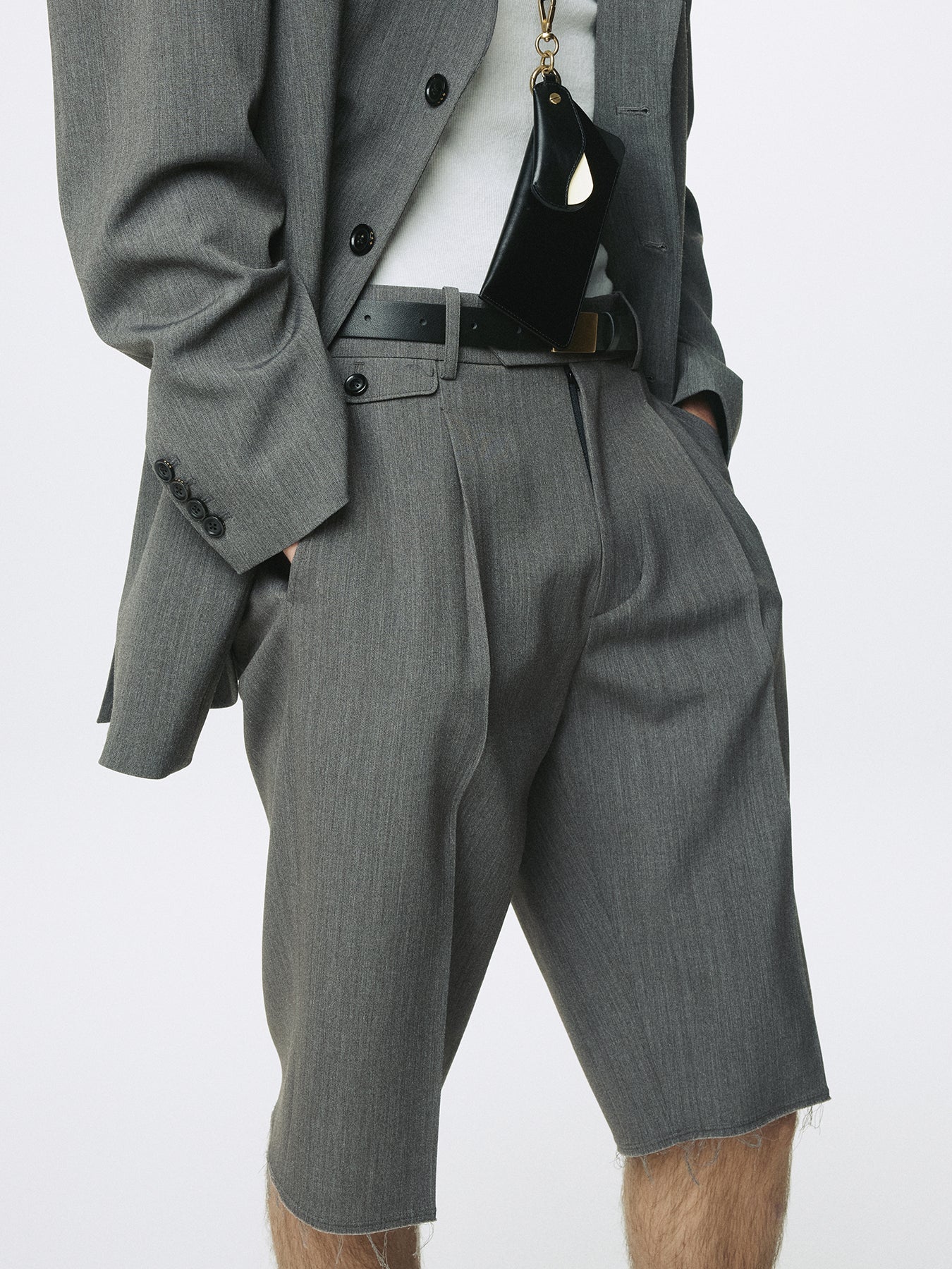 RAW-CUT WOOL PLEATED TAILORED SHORTS_ MELANGE GREY