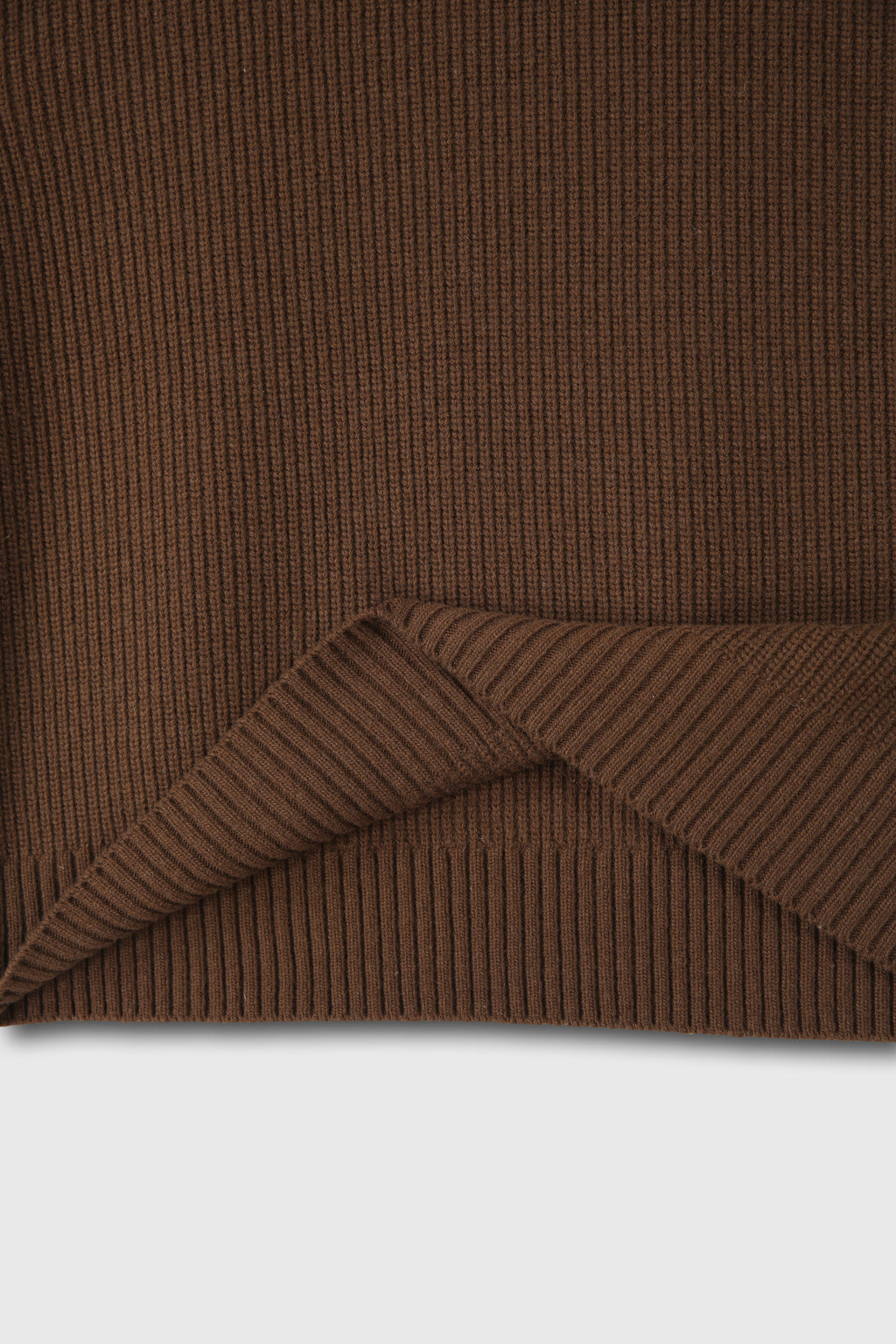 Hard Twist Wool Slit Turtleneck Knit_ Brown