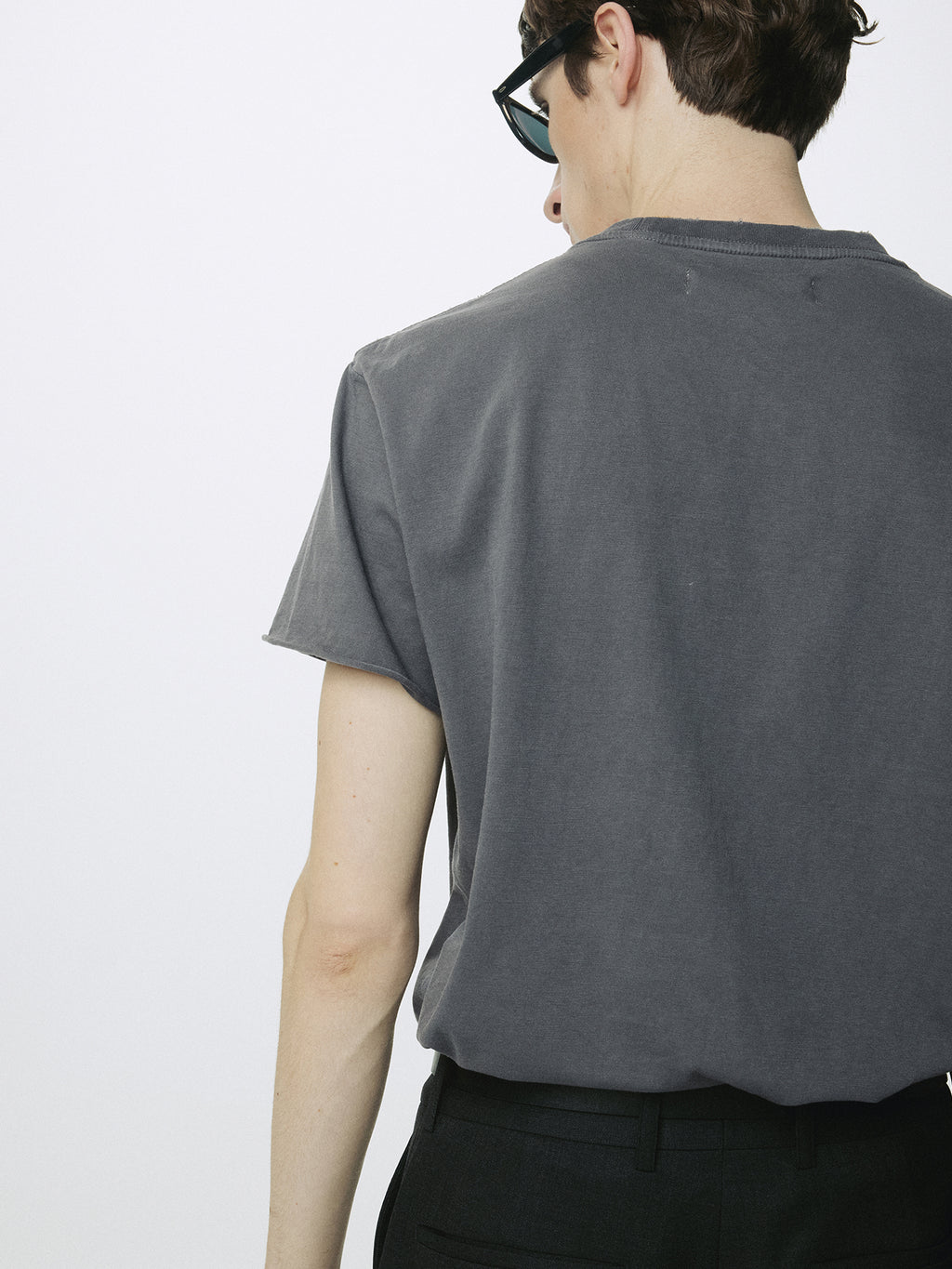 GARMENT DYED RAW EDGE T-SHIRT_ FADED CARBON