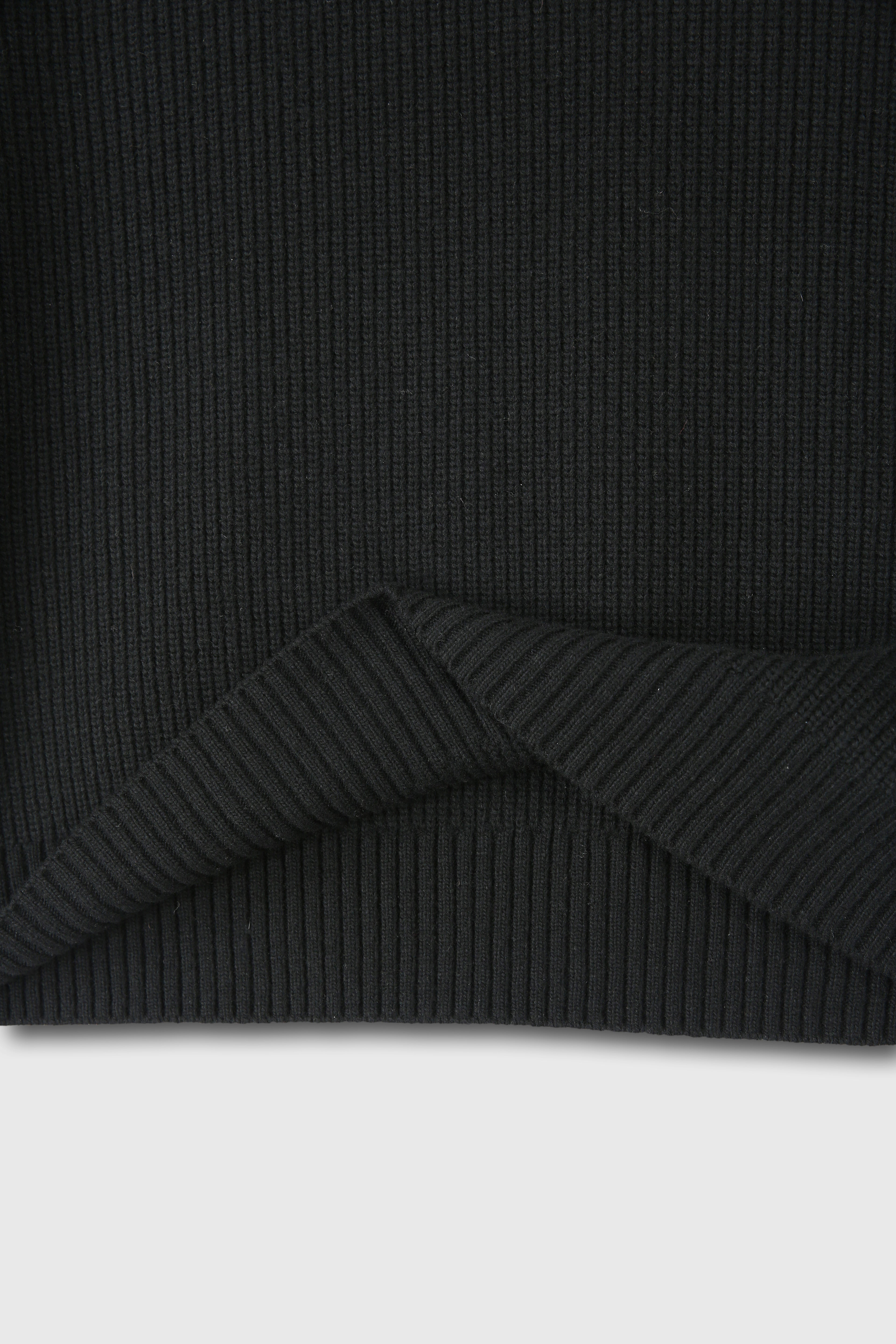 Hard Twist Wool Slit Turtleneck Knit_ Black