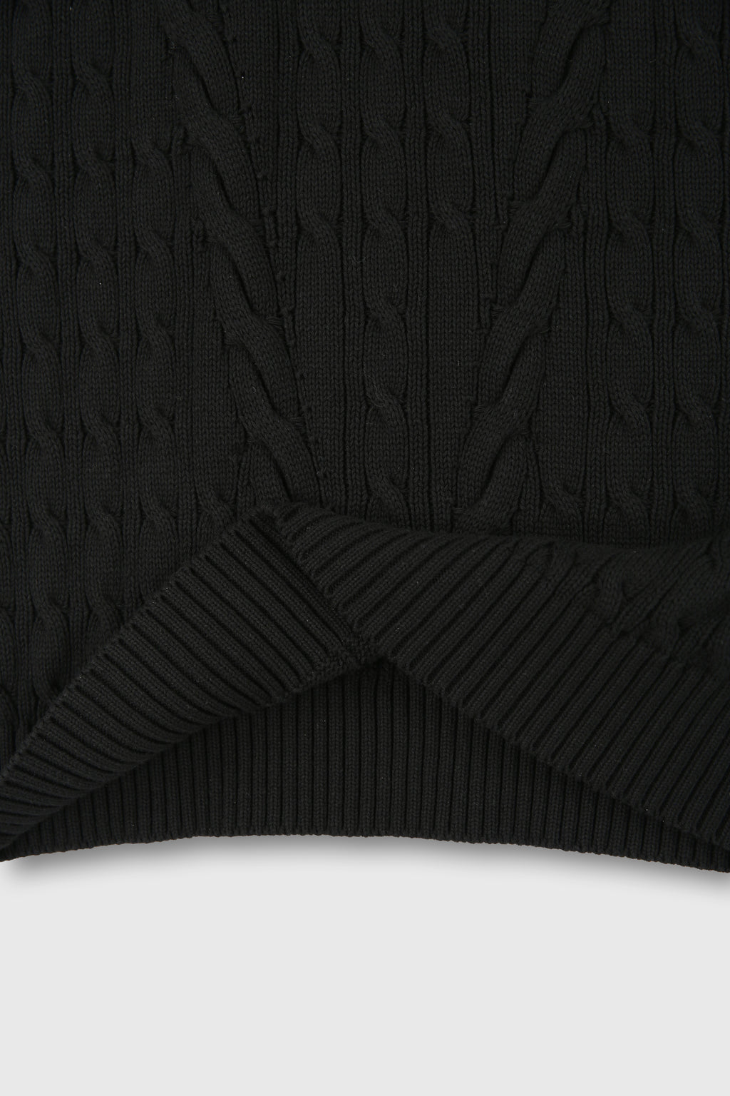 Cotton Twist V-Cable knit Vest_ Black