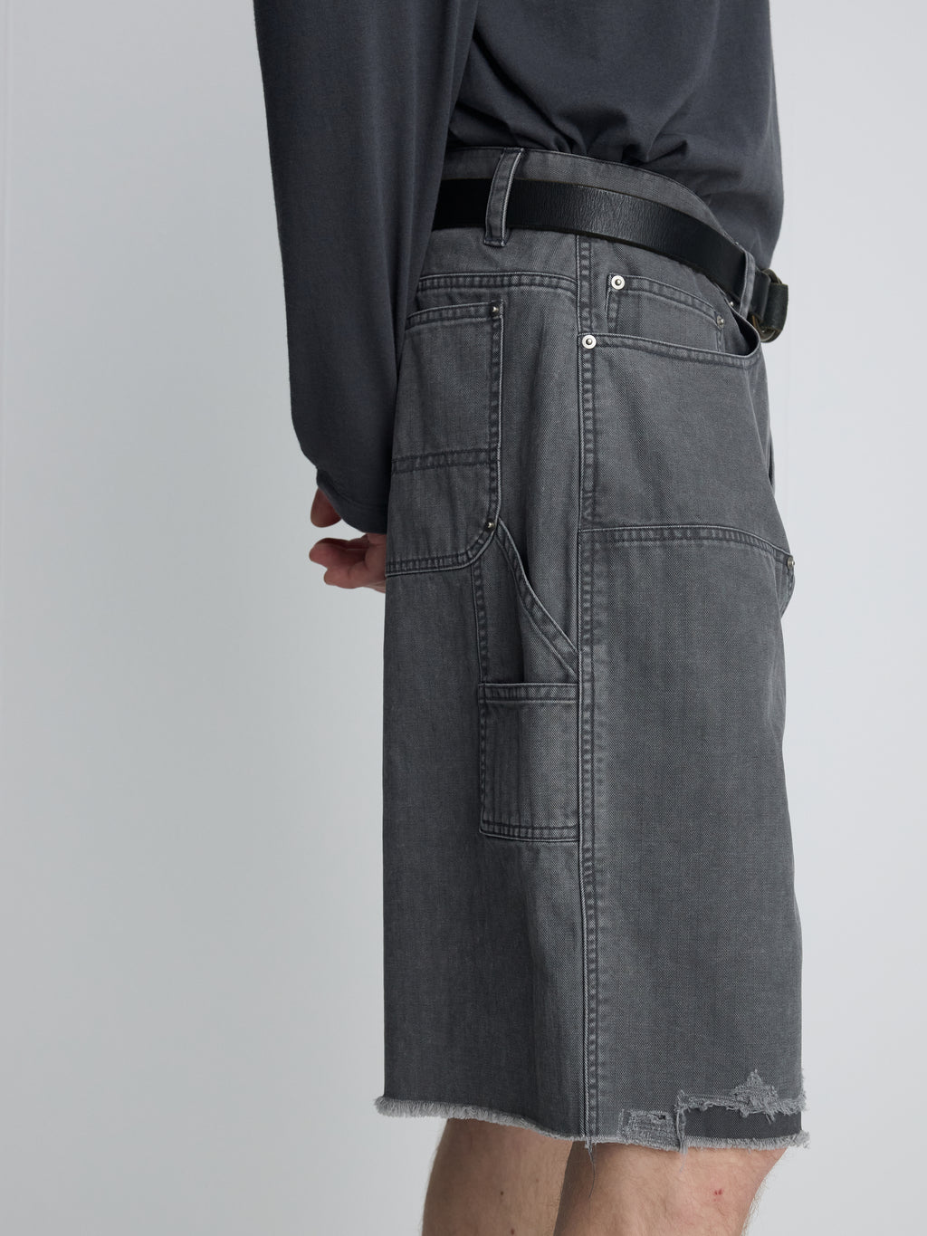 HAND DISTRESSED HBT DOUBLE KNEE SHORTS_ FADED CARBON