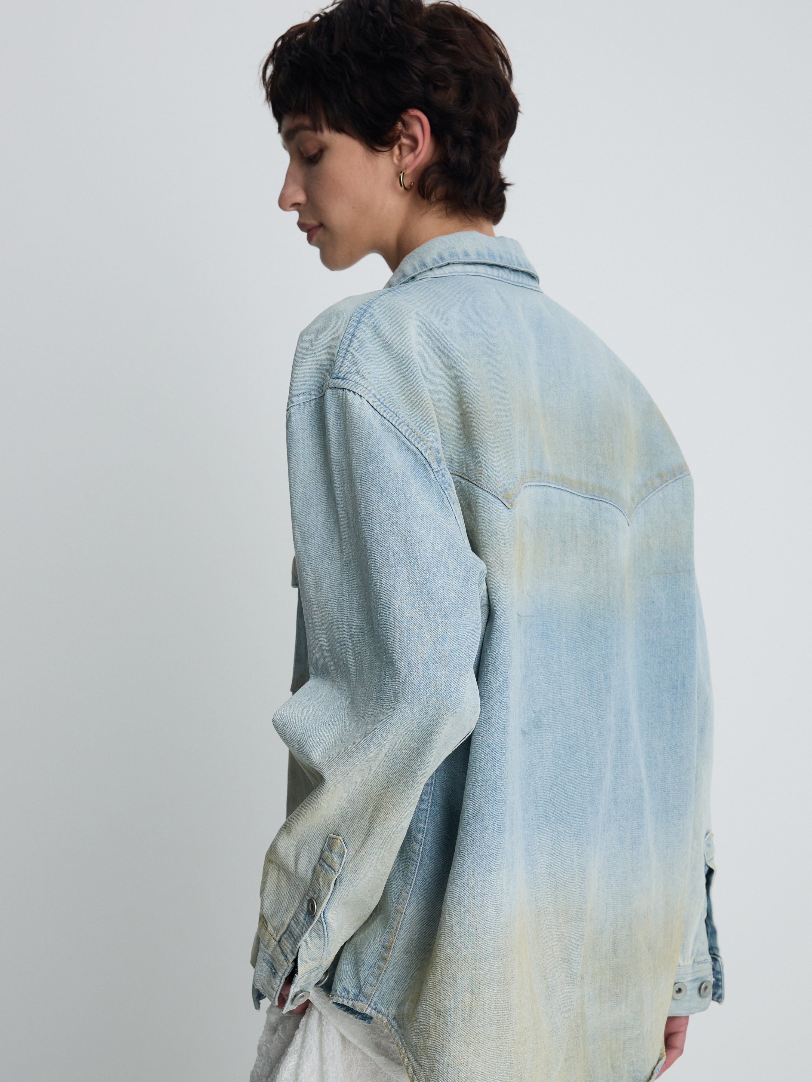 (W) HAND DISTRESSED VINTAGE RELAXED SHIRTS_ WASHED LIGHT BLUE