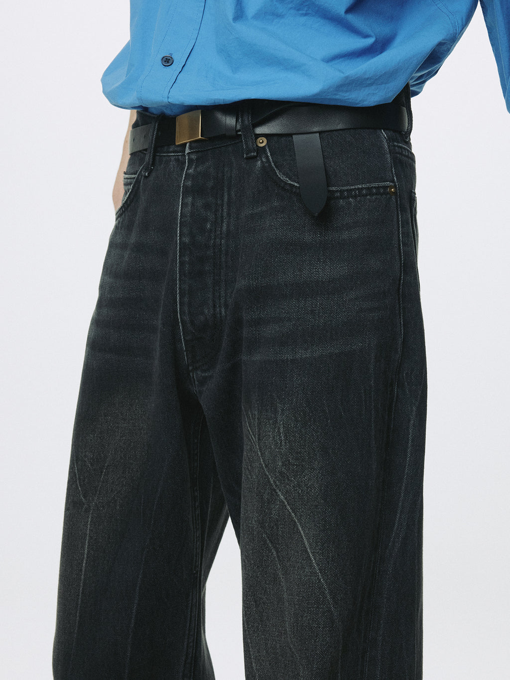 FRAYED HEM LOOSE STRAIGHT DENIM JEANS_ WASHED BLACK