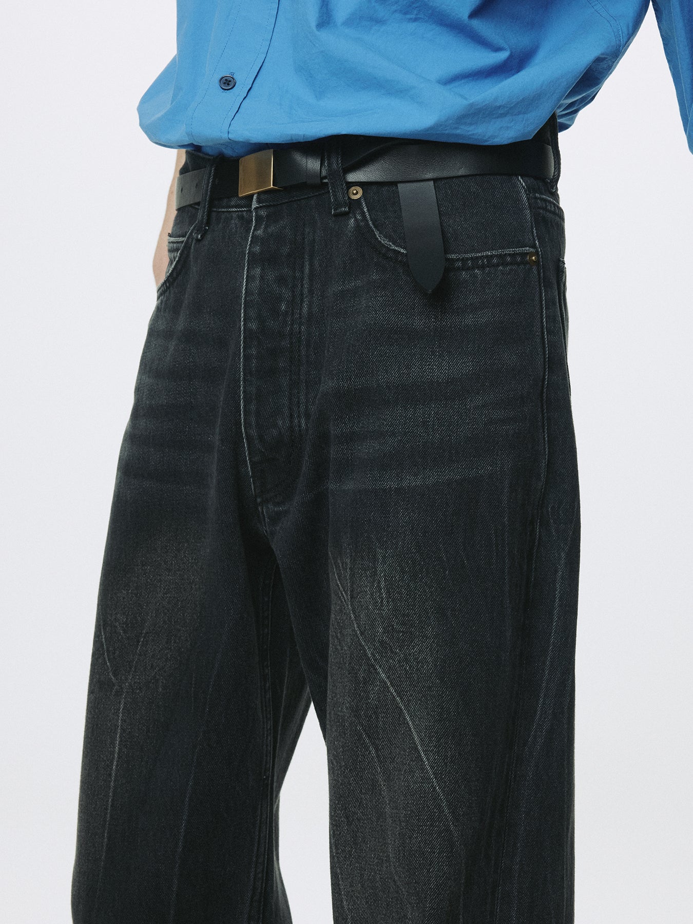 FRAYED HEM LOOSE STRAIGHT DENIM JEANS_ WASHED BLACK