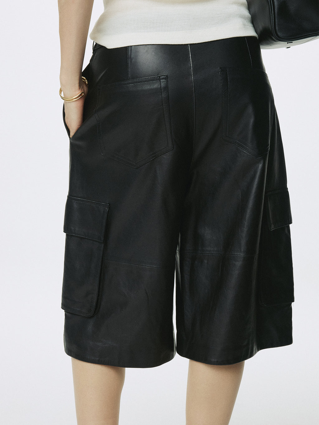 (W) LAMB LEATHER CARGO SHORTS_ BLACK