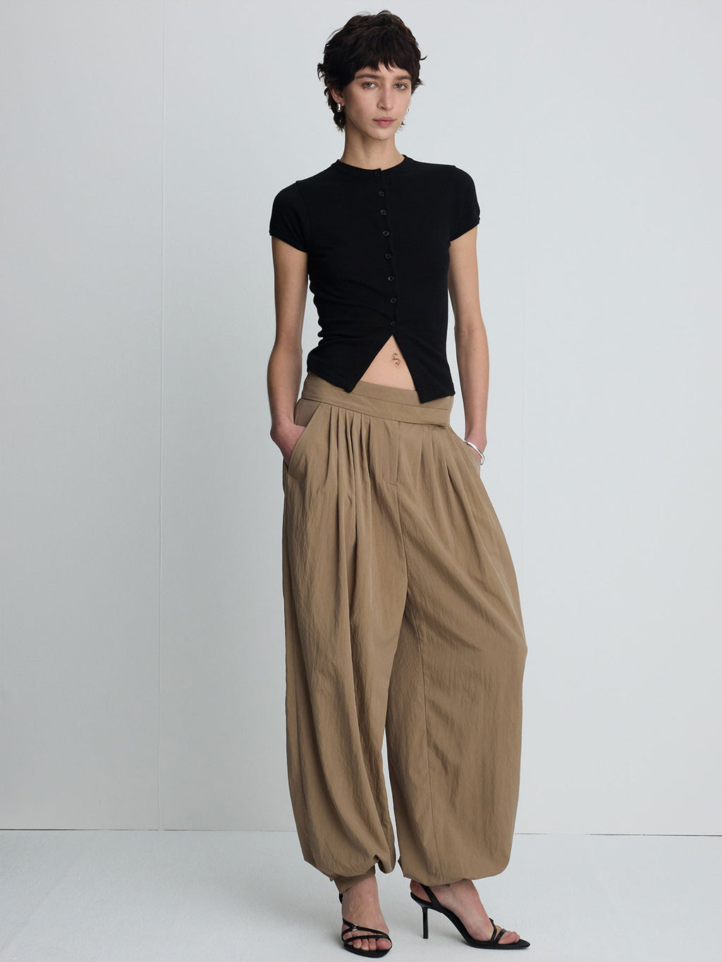 (W) PLEATED VOLUMINOUS PANTS_ BEIGE