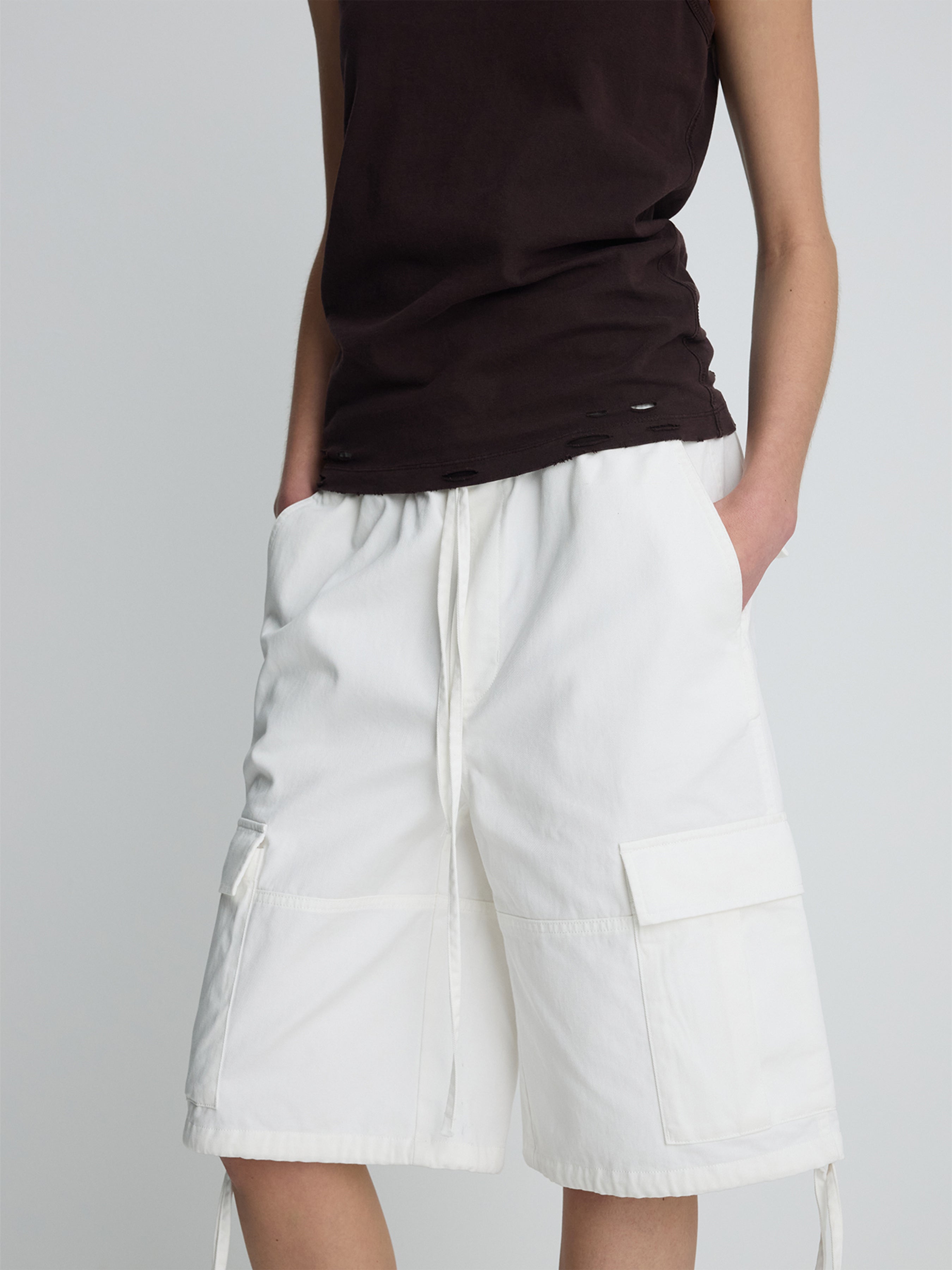 (W) GARMENT-WASHED CARGO SHORTS_ OFF WHITE