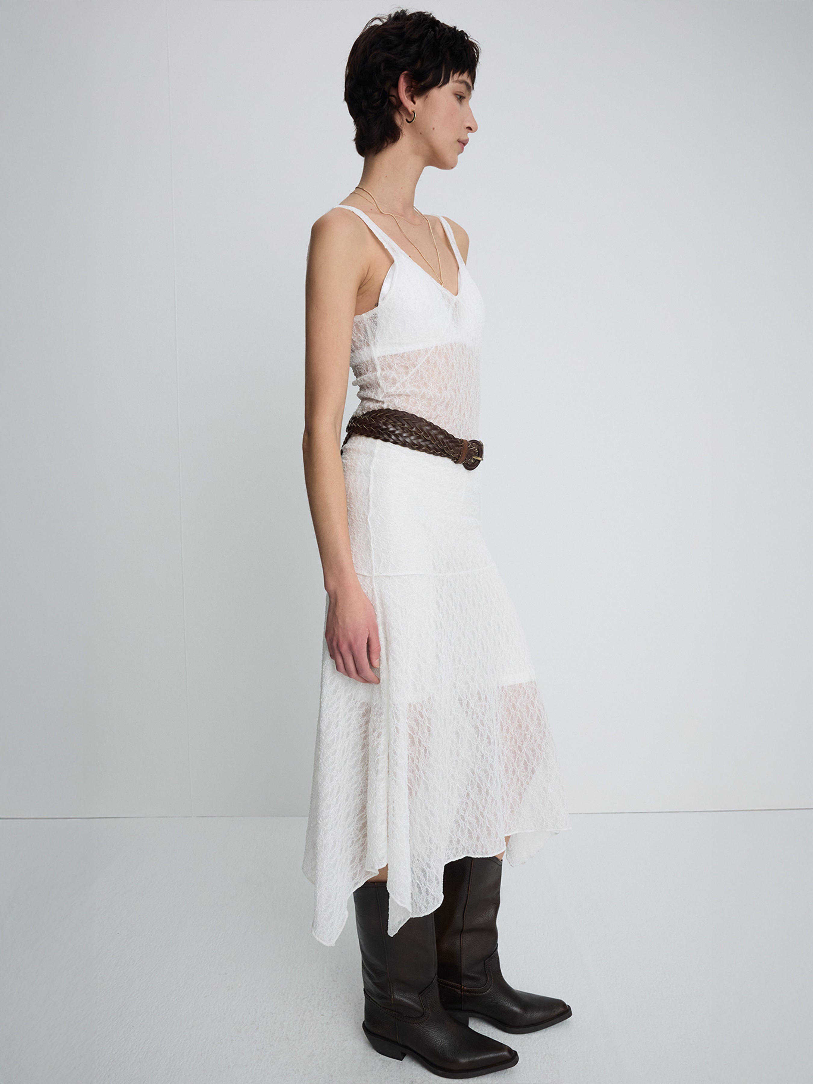 (W) LACE SLEEVELESS MAXI DRESS_ OFF WHITE