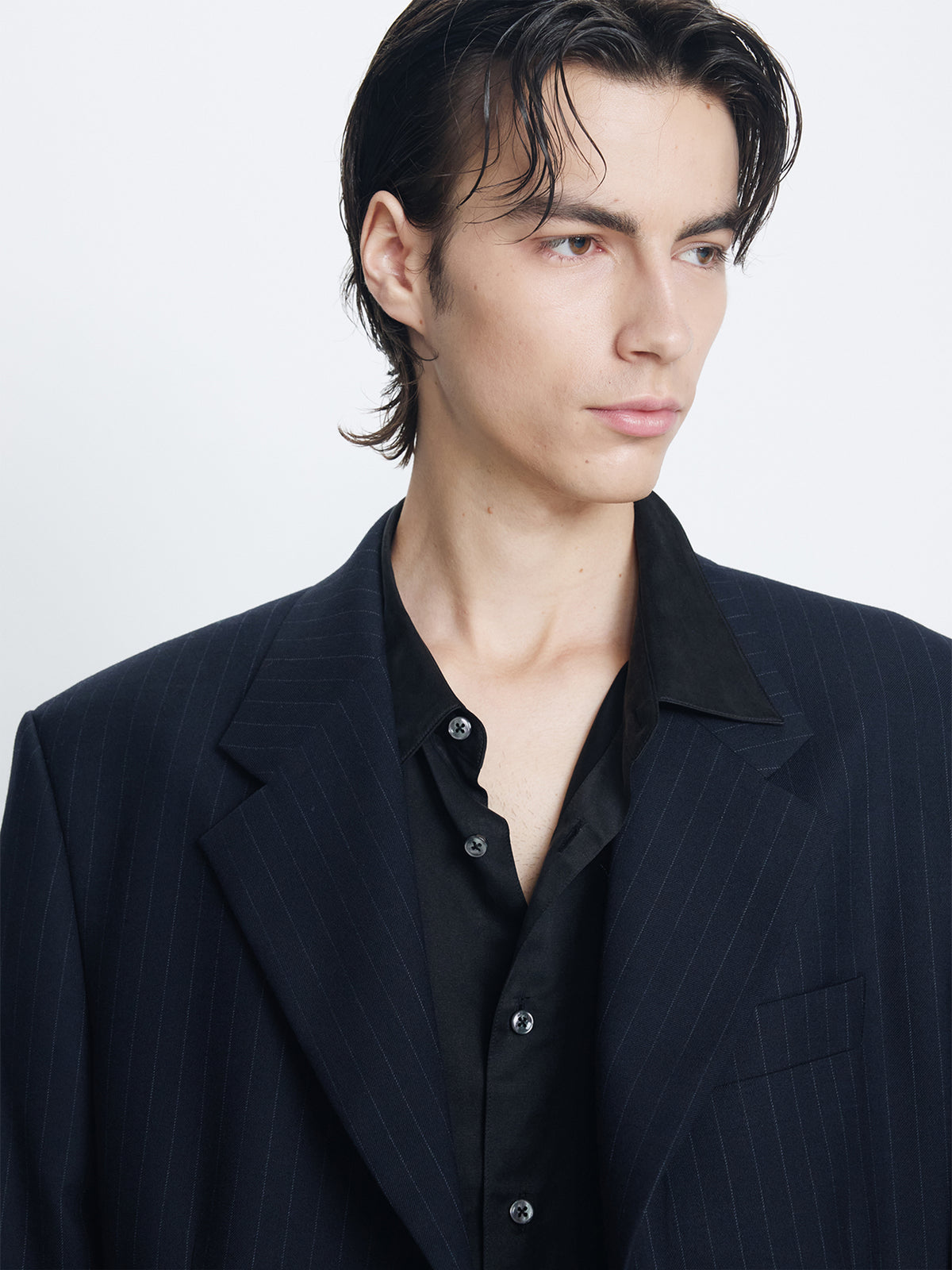 PINSTRIPED WOOL BLEND RELAXED TAILORED JACKET_ NAVY PINSTRIPE