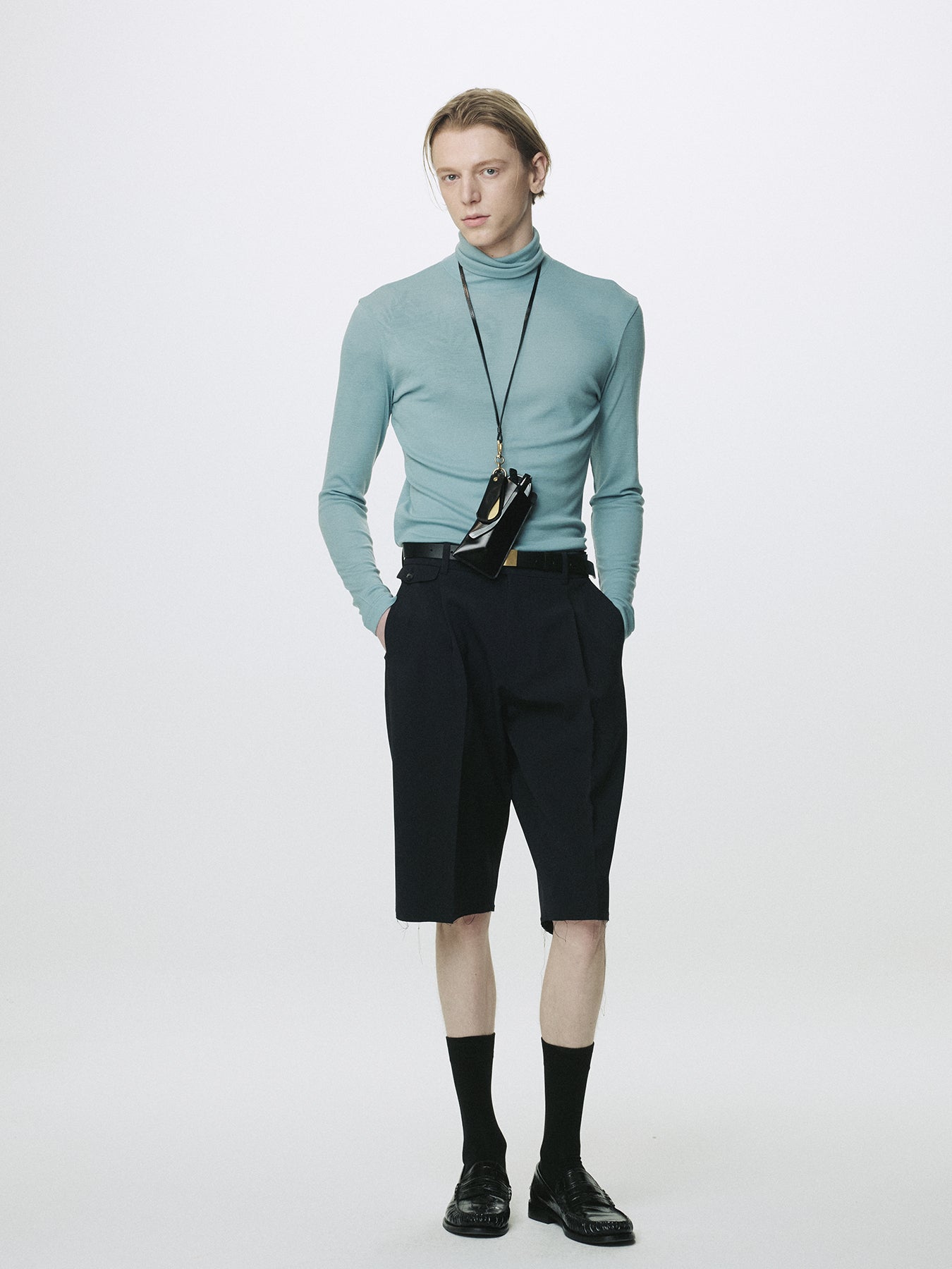 RAW-CUT WOOL PLEATED TAILORED SHORTS_ DARK NAVY