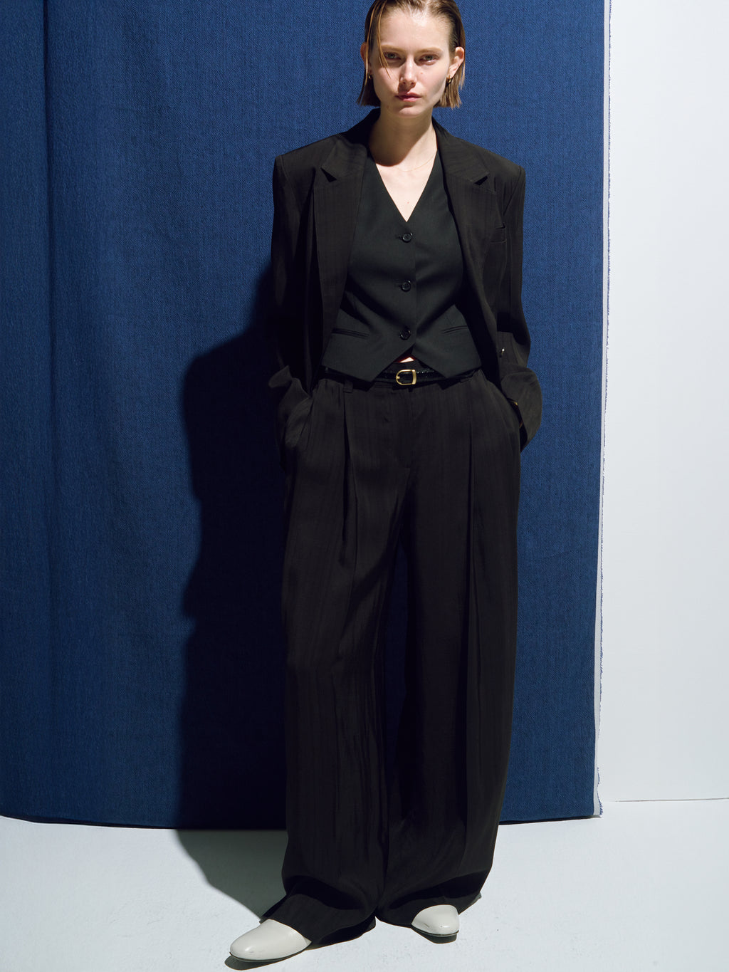 (W) AIRY WIDE LEG PLEATED TROUSERS_ BLACK