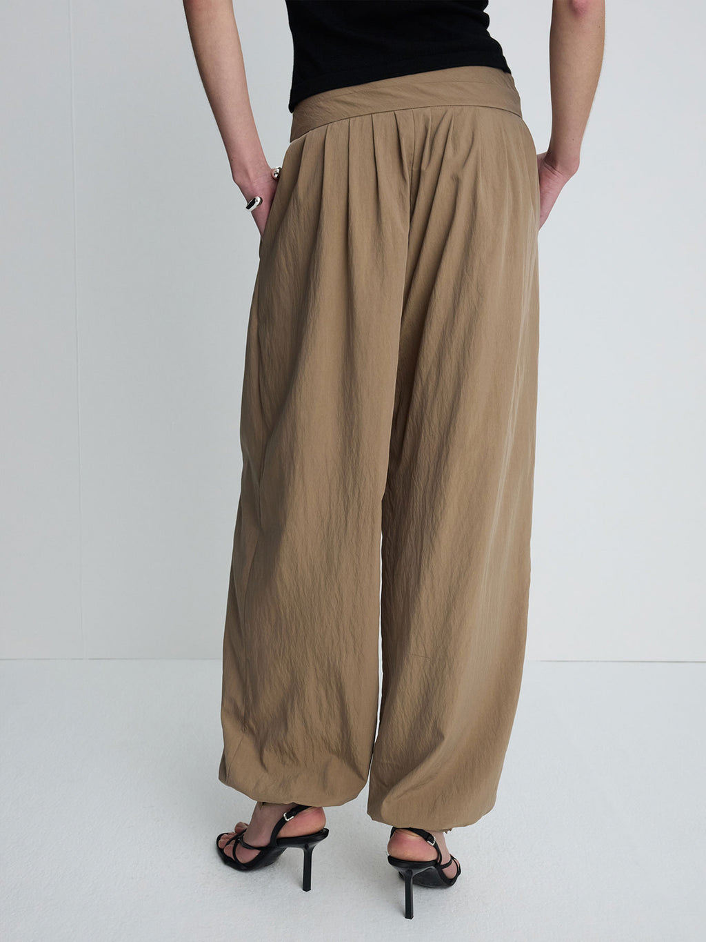 (W) PLEATED VOLUMINOUS PANTS_ BEIGE