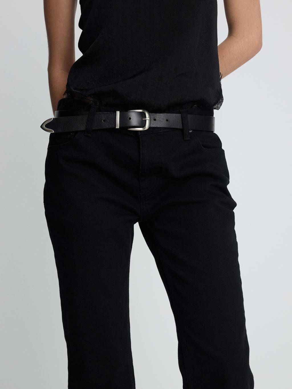 (W) LOW-RISE DENIM BOOTCUT TROUSERS_ WASHED BLACK