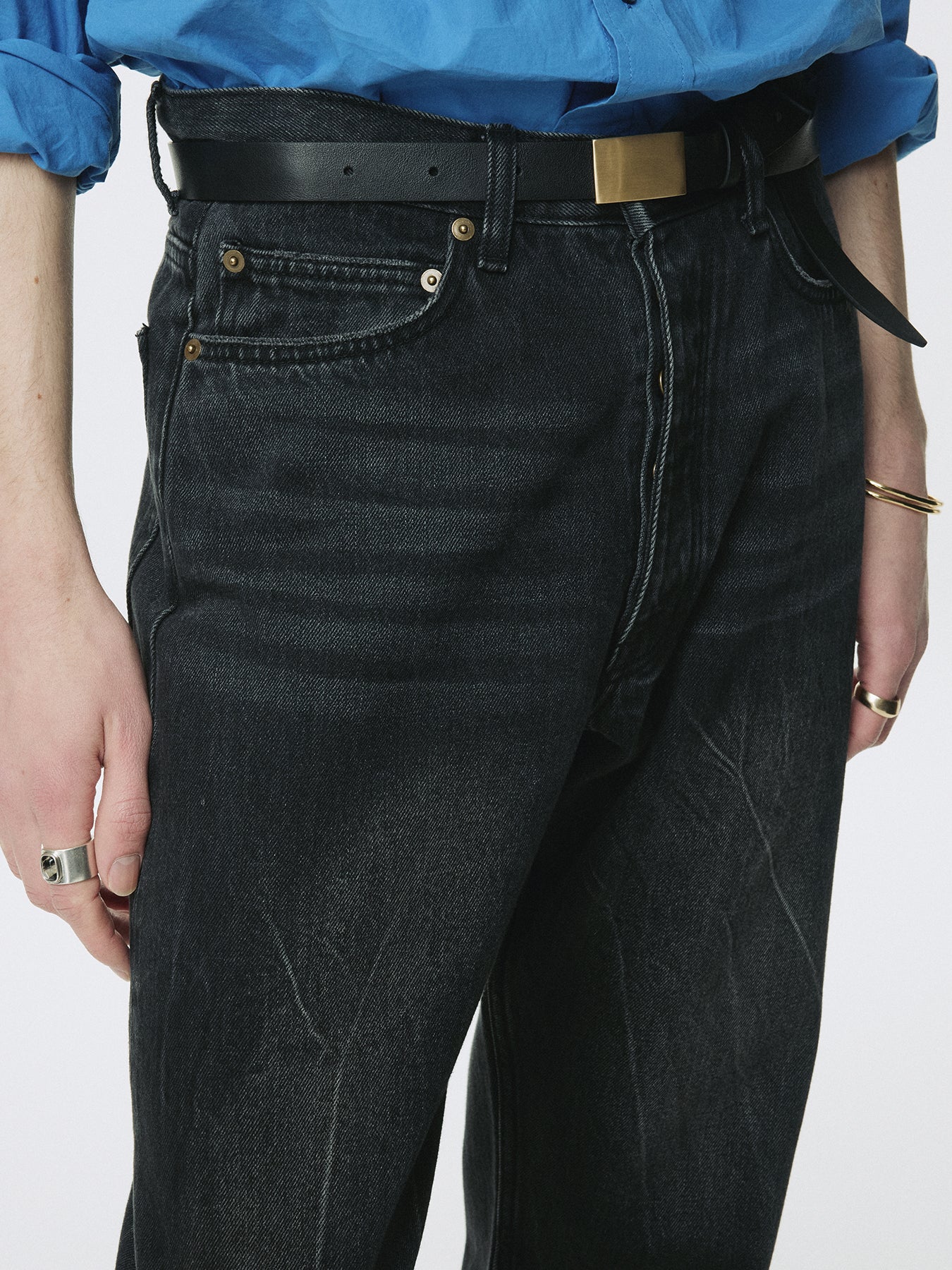 FRAYED HEM LOOSE STRAIGHT DENIM JEANS_ WASHED BLACK