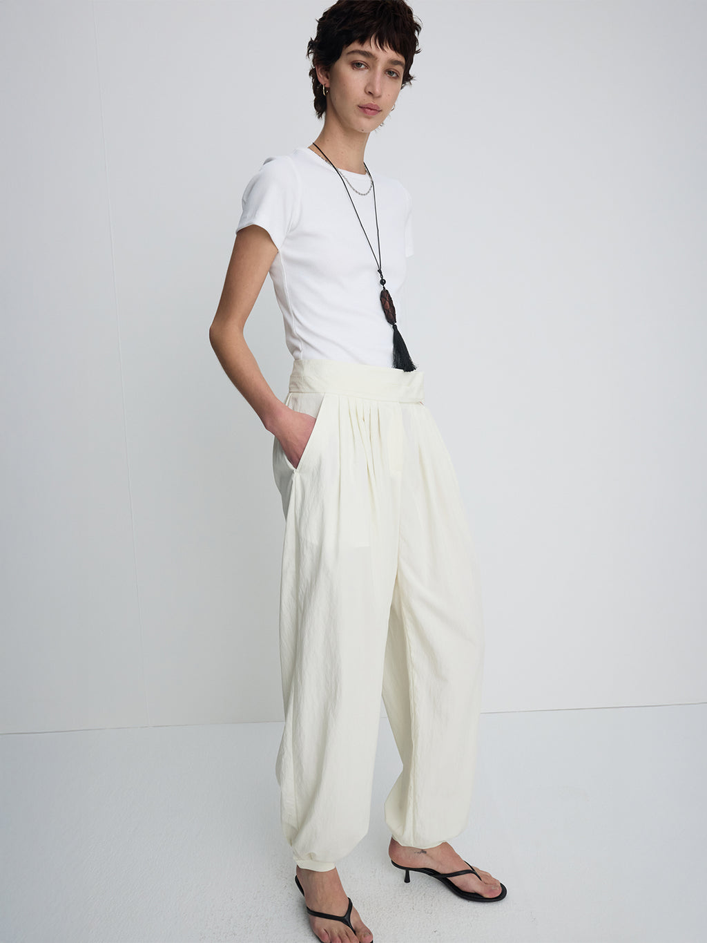 (W) PLEATED VOLUMINOUS PANTS_ OFF WHITE