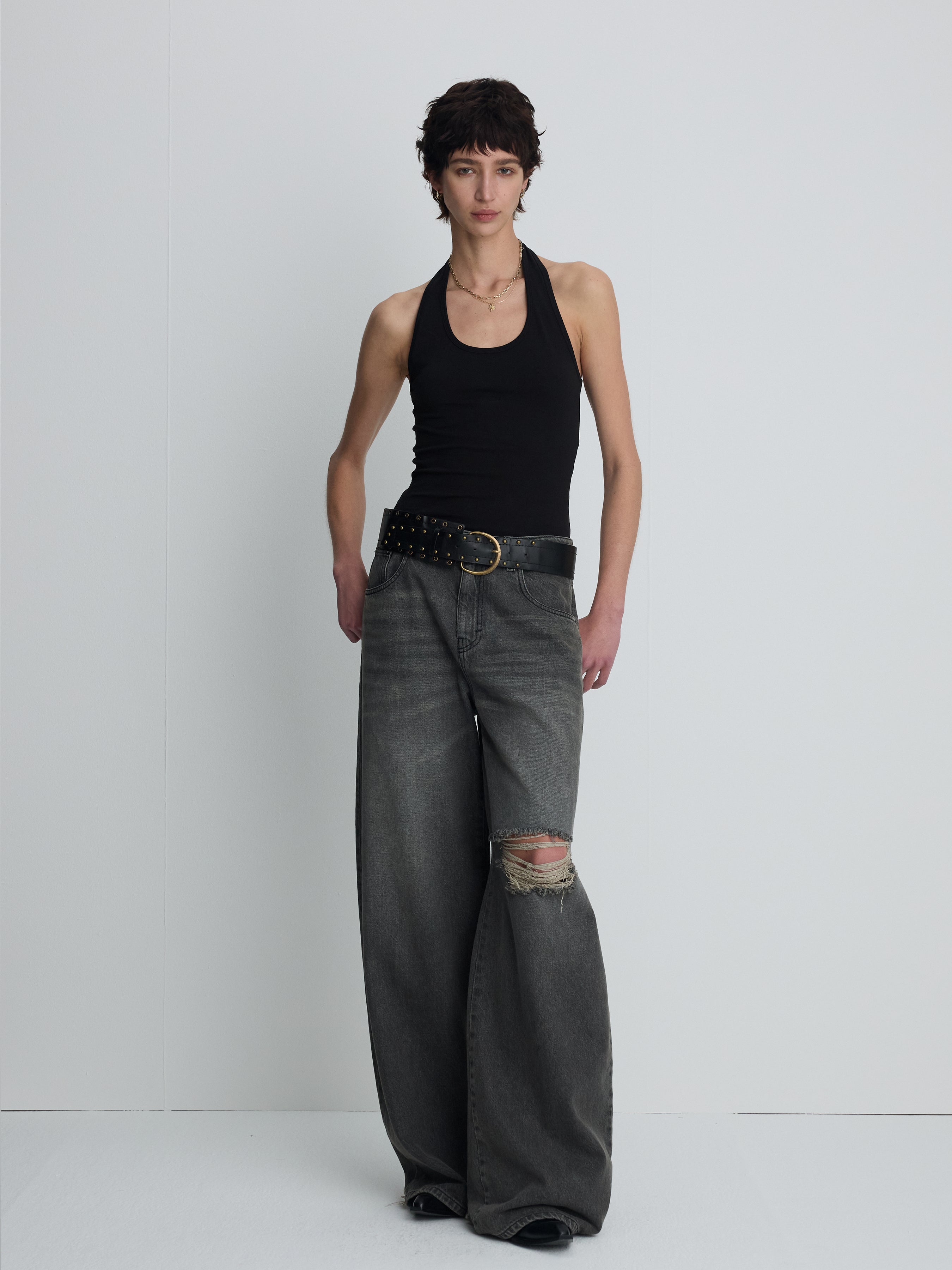 (W) DISTRESSED WIDE-LEG DENIM JEANS_ WASHED BLACK
