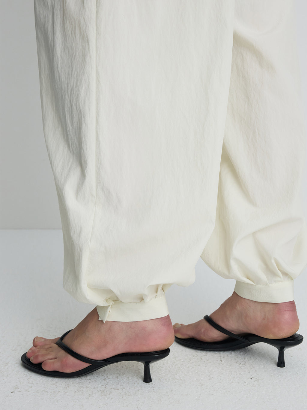 (W) PLEATED VOLUMINOUS PANTS_ OFF WHITE