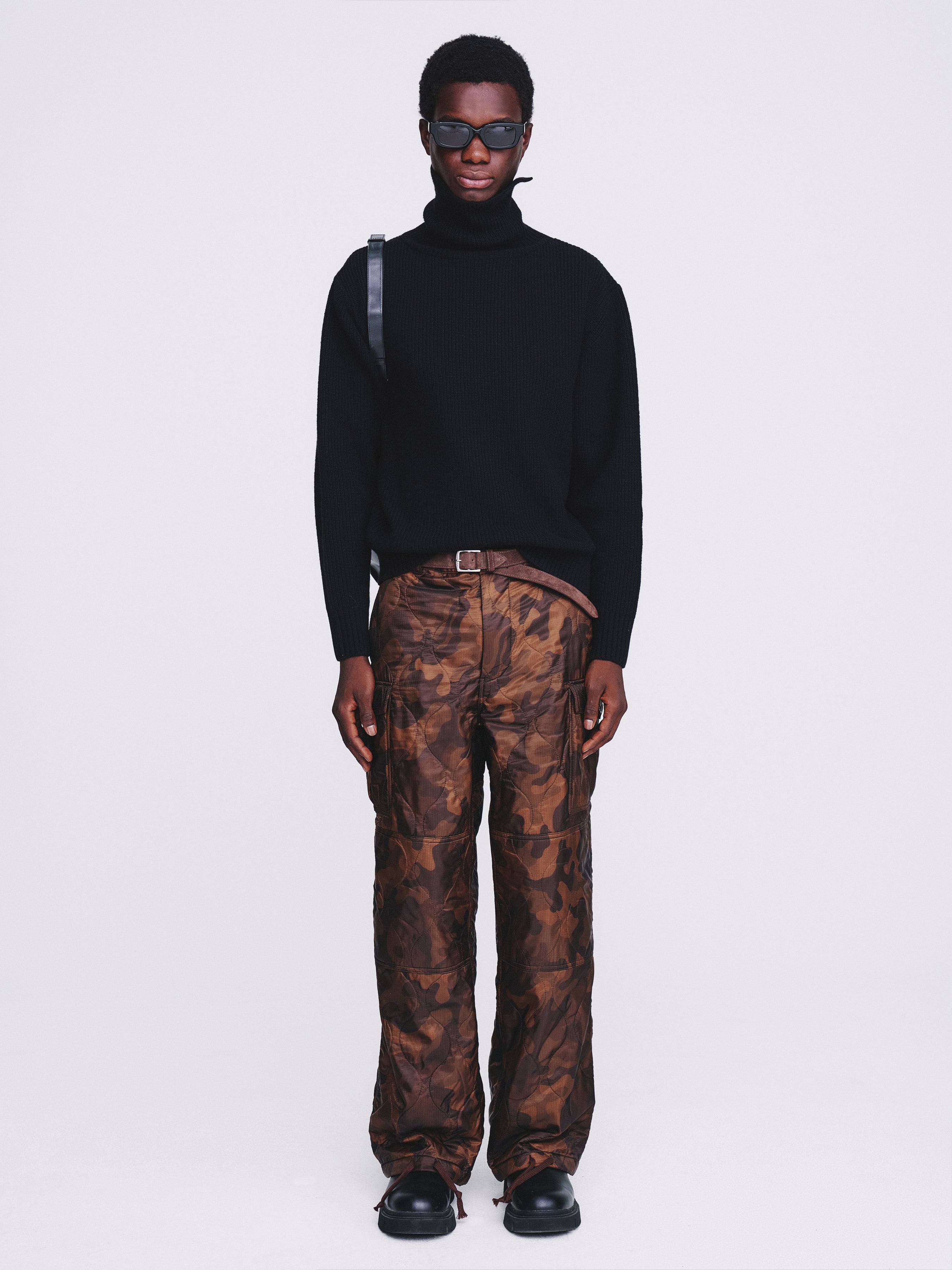 Hard Twist Wool Slit Turtleneck Knit_ Black