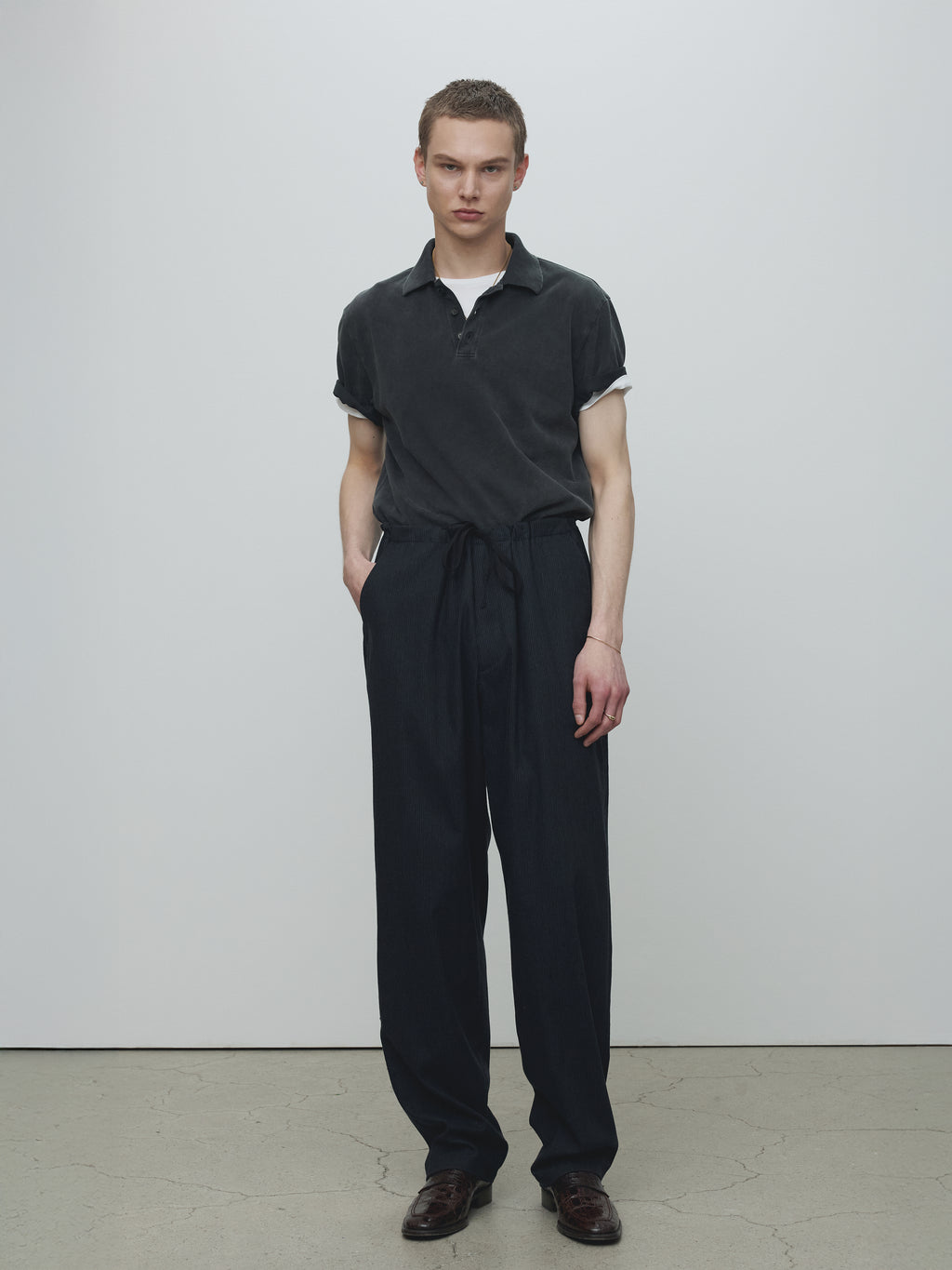 GARMENT DYED DISTRESSED PIQUÉ POLO_ FADED BLACK