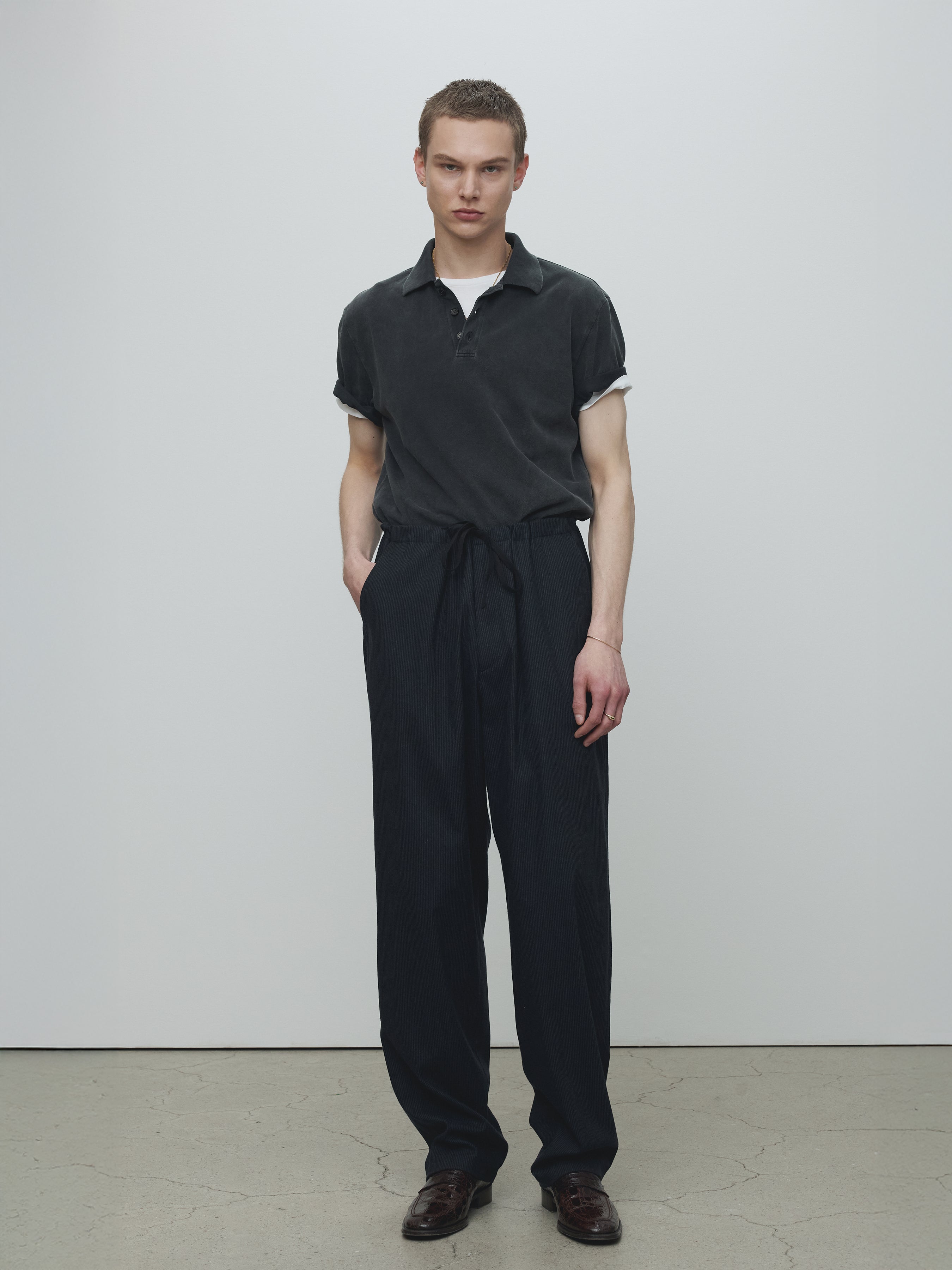 GARMENT DYED DISTRESSED PIQUÉ POLO_ FADED BLACK