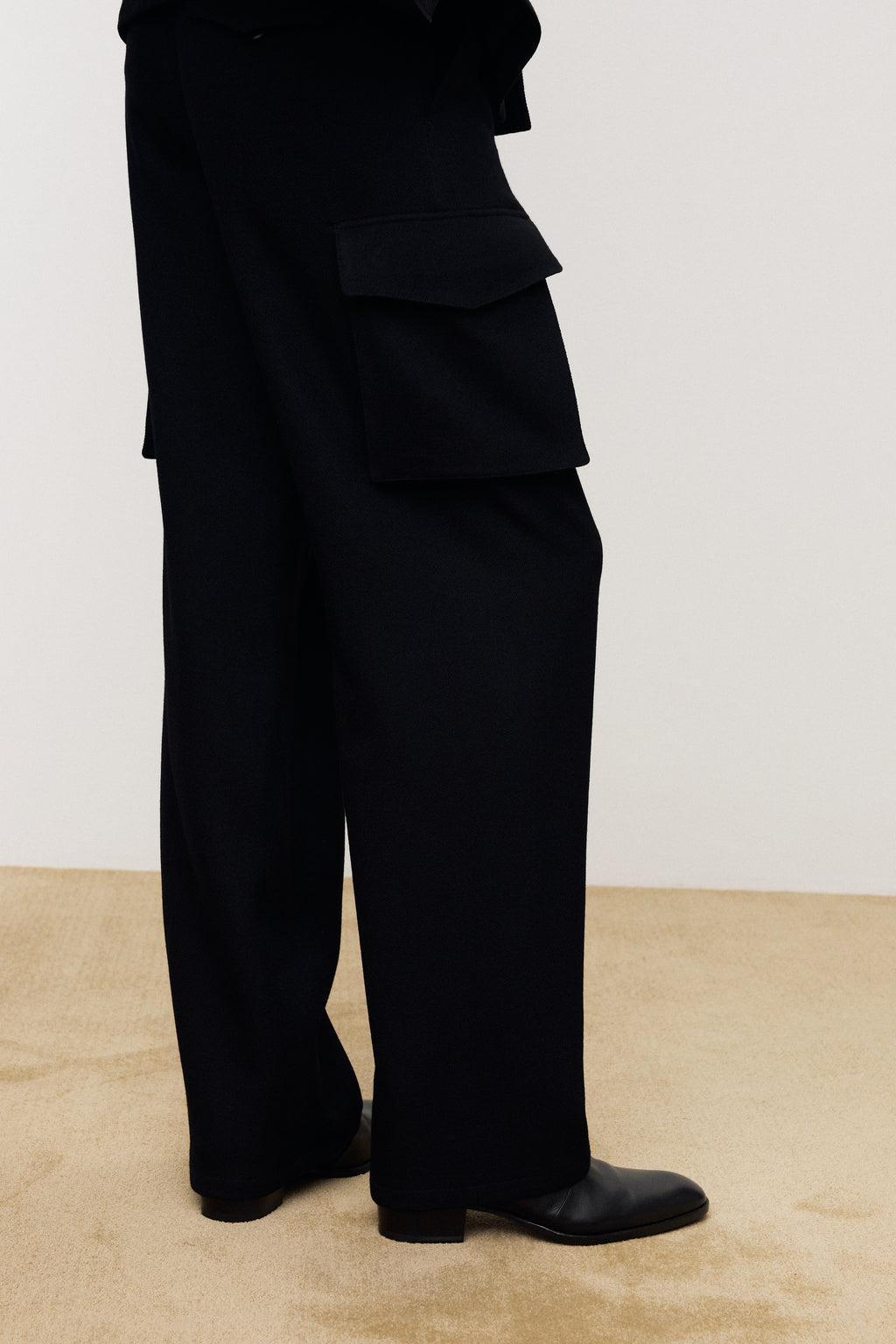 TEXTURED WOOL WIDE CARGO PANTS_ BLACK