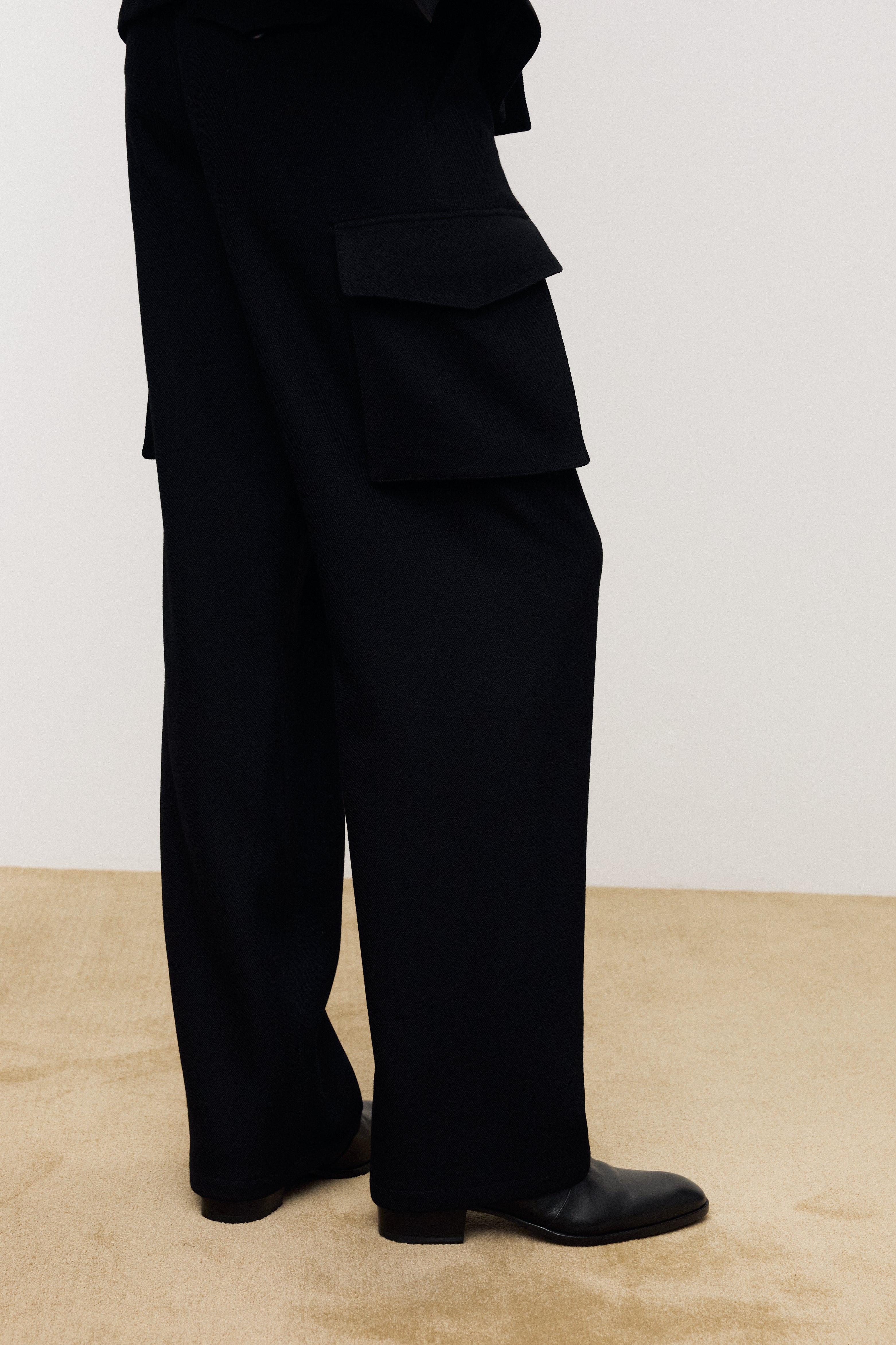 TEXTURED WOOL WIDE CARGO PANTS_ BLACK