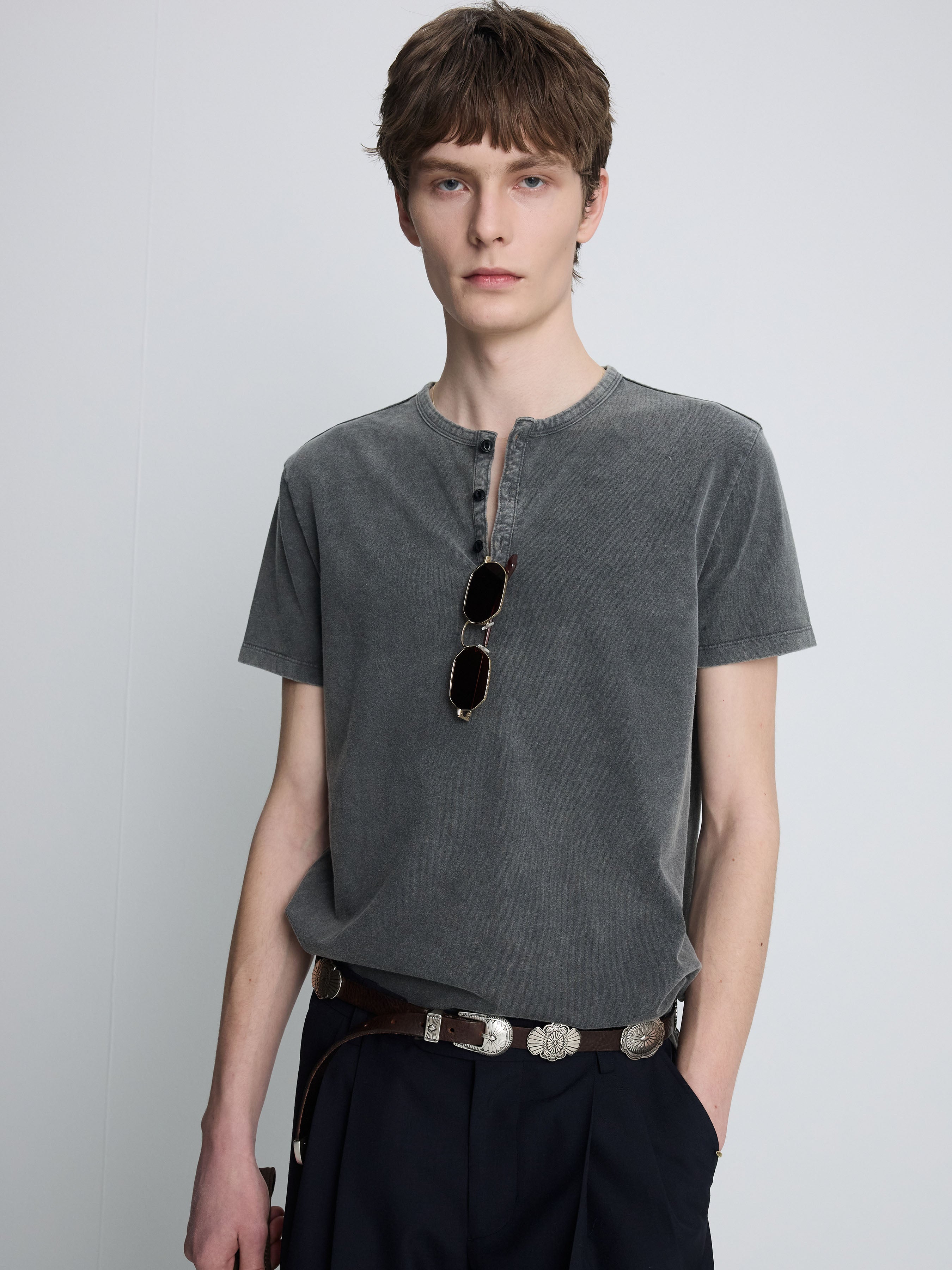(2026.06.09 Open) GARMENT DYED HENLEY NECK TOP_ FADED CHARCOAL