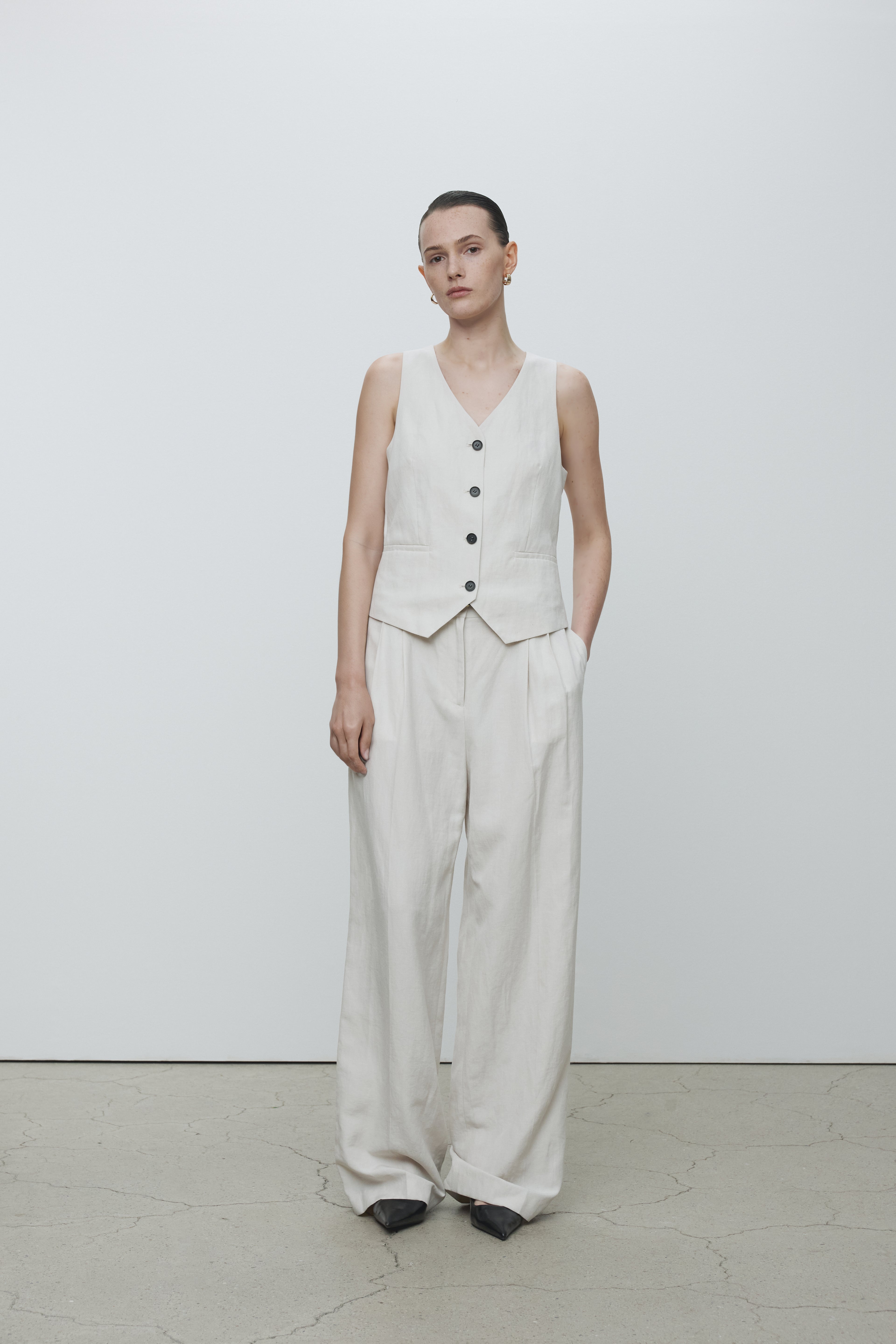 LINEN TAILORED VEST_ IVORY