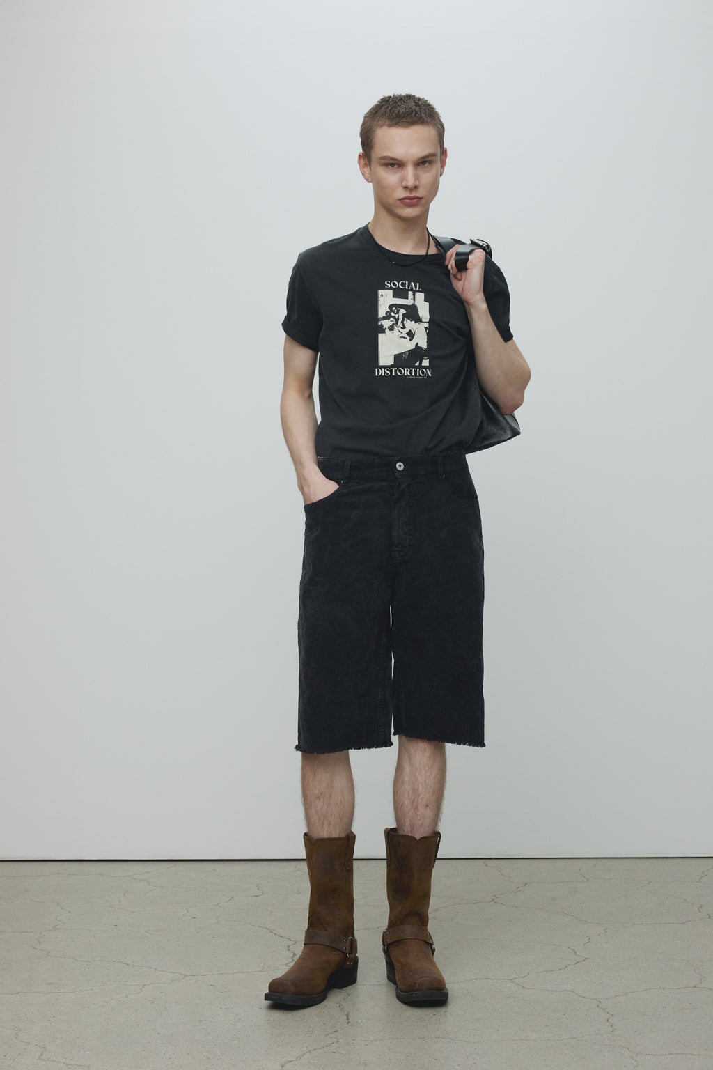 RAW-HEM OVERDYE CORDUROY SHORTS_ CARBON PIGMENT