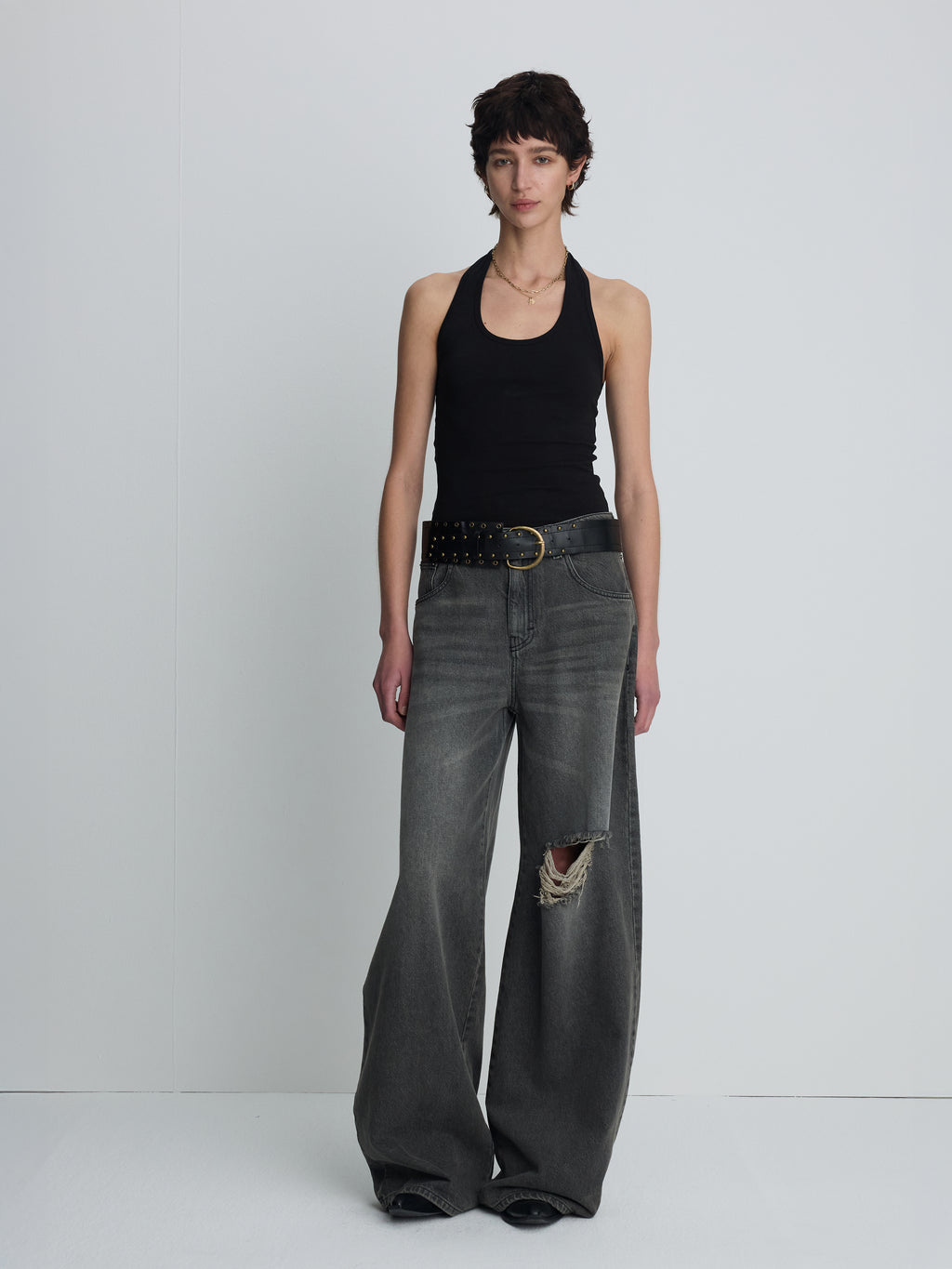 (W) DISTRESSED WIDE-LEG DENIM JEANS_ WASHED BLACK