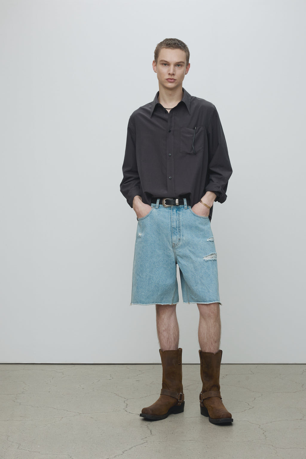 RAW HEM DENIM SHORTS_ LIGHT WASHED BLUE