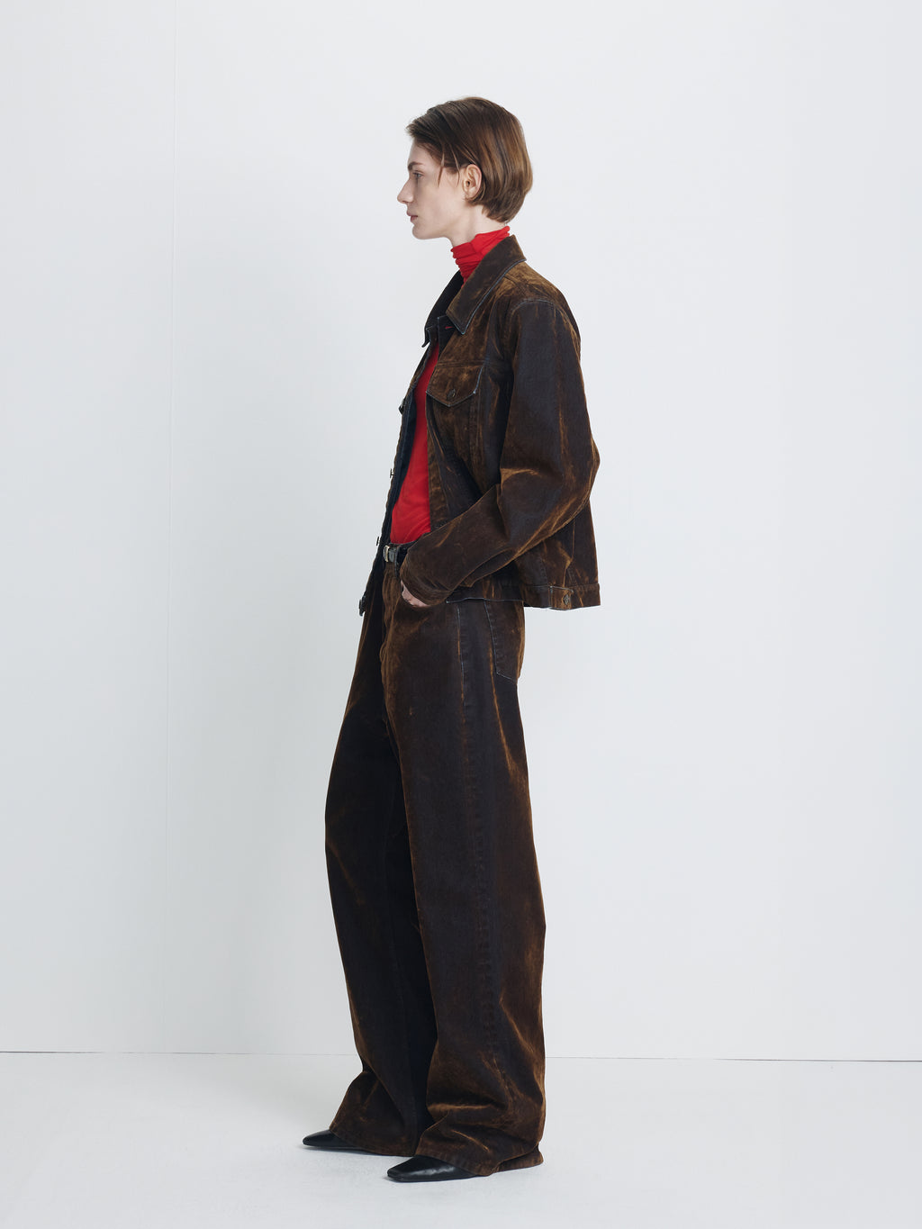 (W) FLOCKED DENIM LOOSE FLARED PANTS_ BROWN
