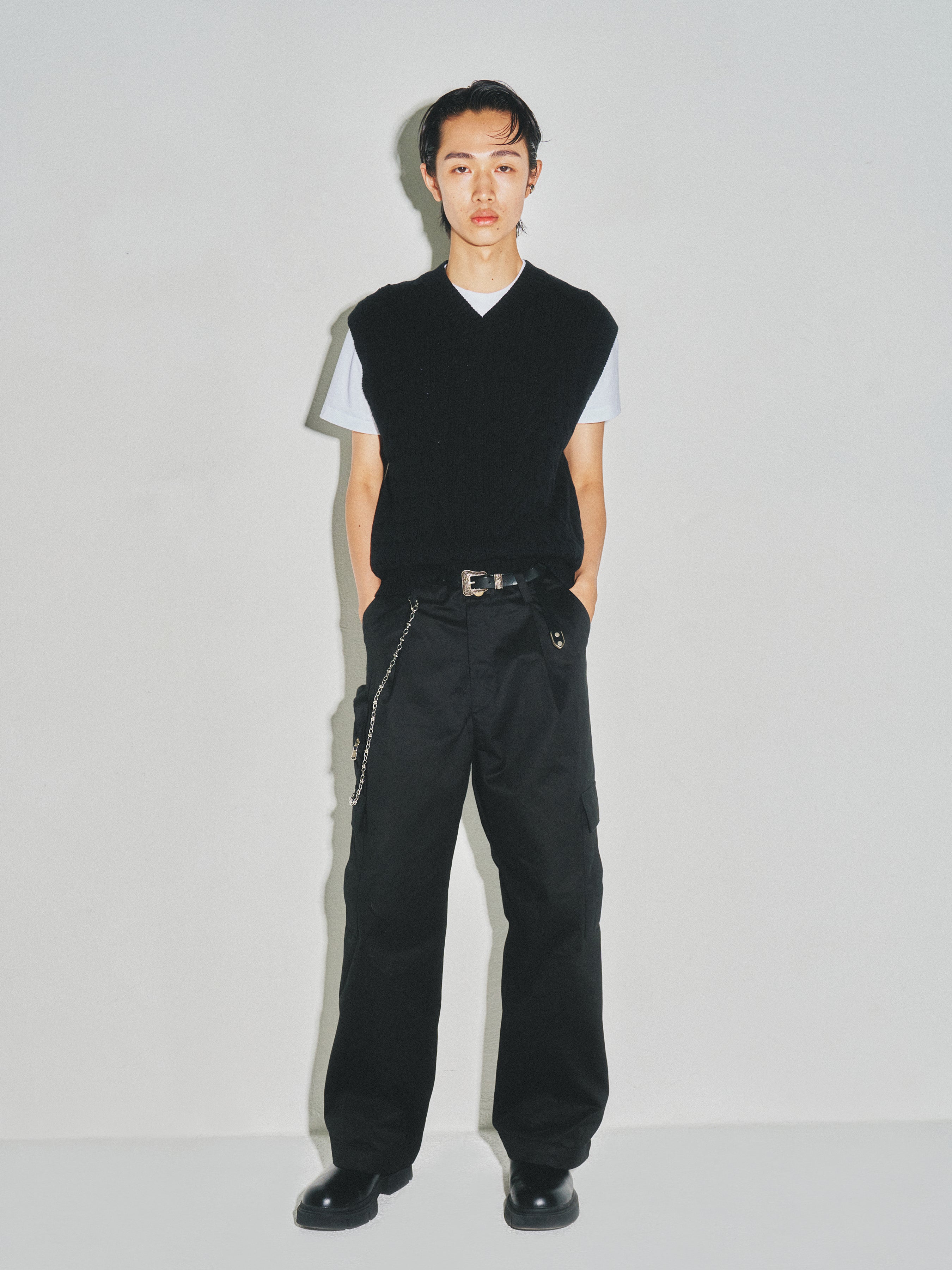 Cotton Twist V-Cable knit Vest_ Black