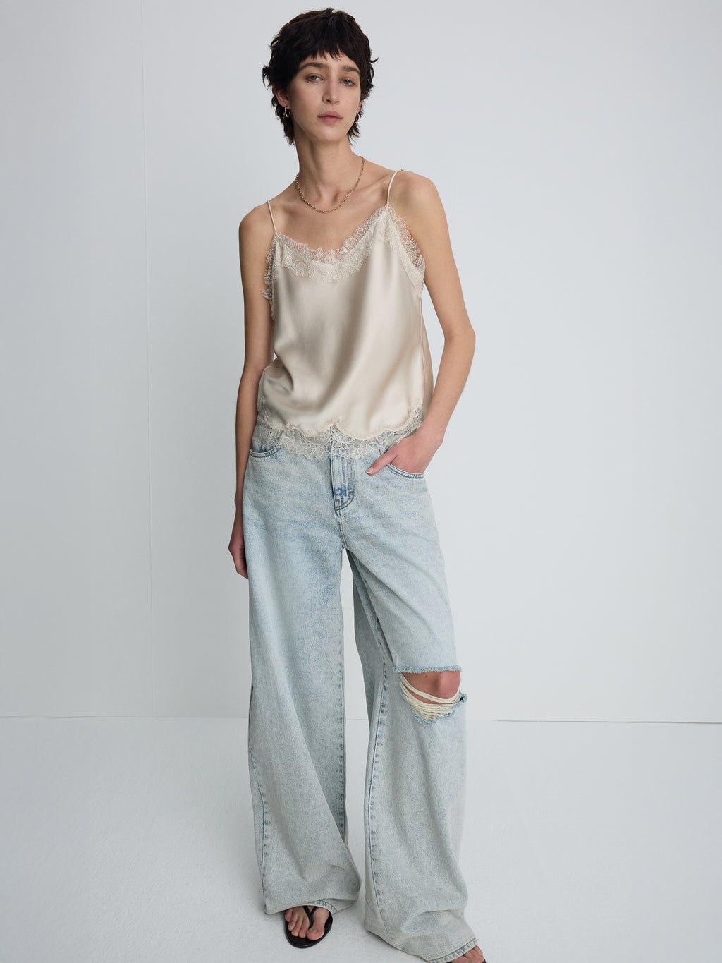 (W) DISTRESSED WIDE-LEG DENIM JEANS_ WASHED LIGHT BLUE