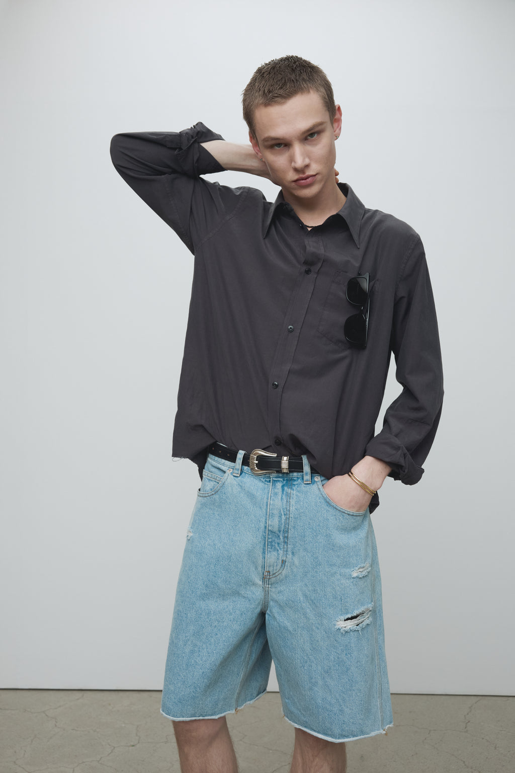 RAW HEM DENIM SHORTS_ LIGHT WASHED BLUE