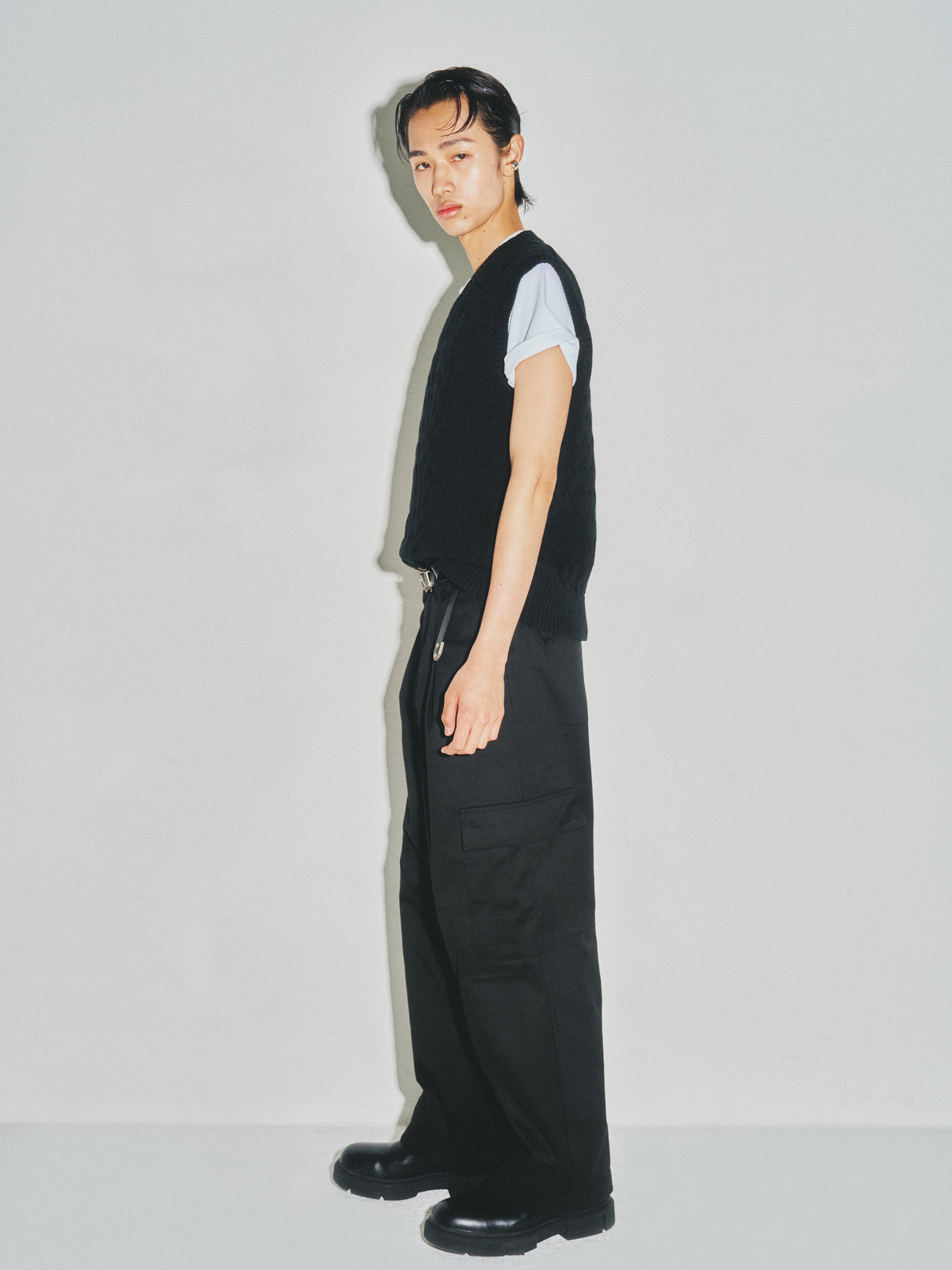 Cotton Twist V-Cable knit Vest_ Black