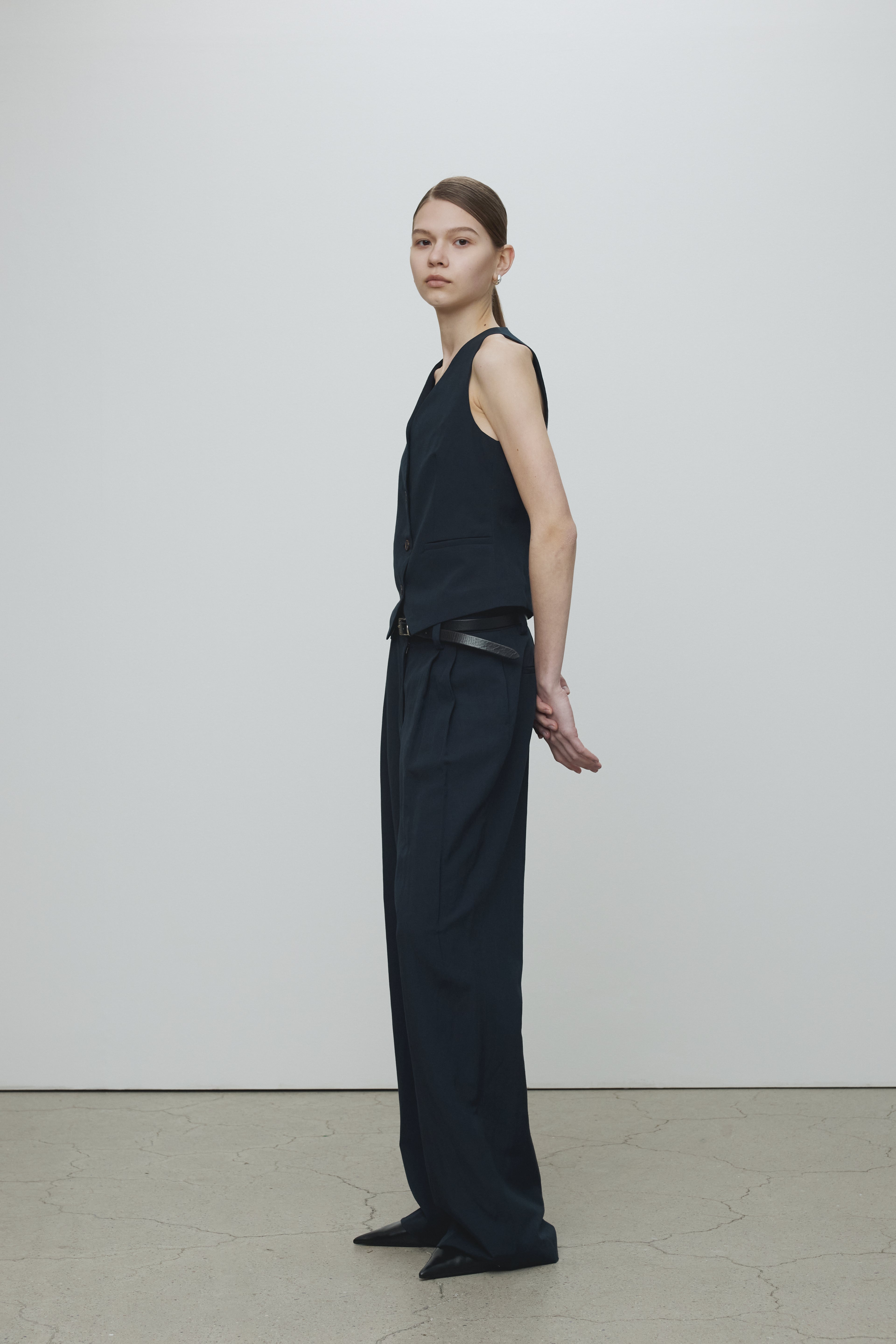 LINEN TWO PLEATS WIDE PANTS_ NAVY