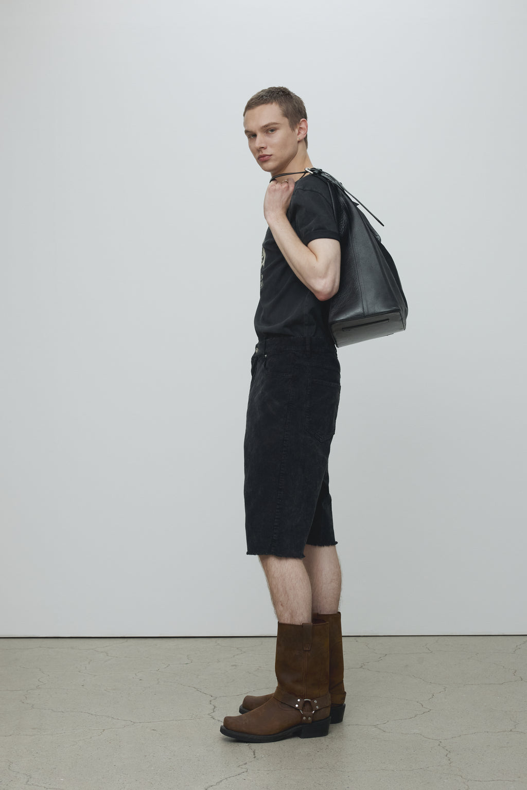 RAW-HEM OVERDYE CORDUROY SHORTS_ CARBON PIGMENT